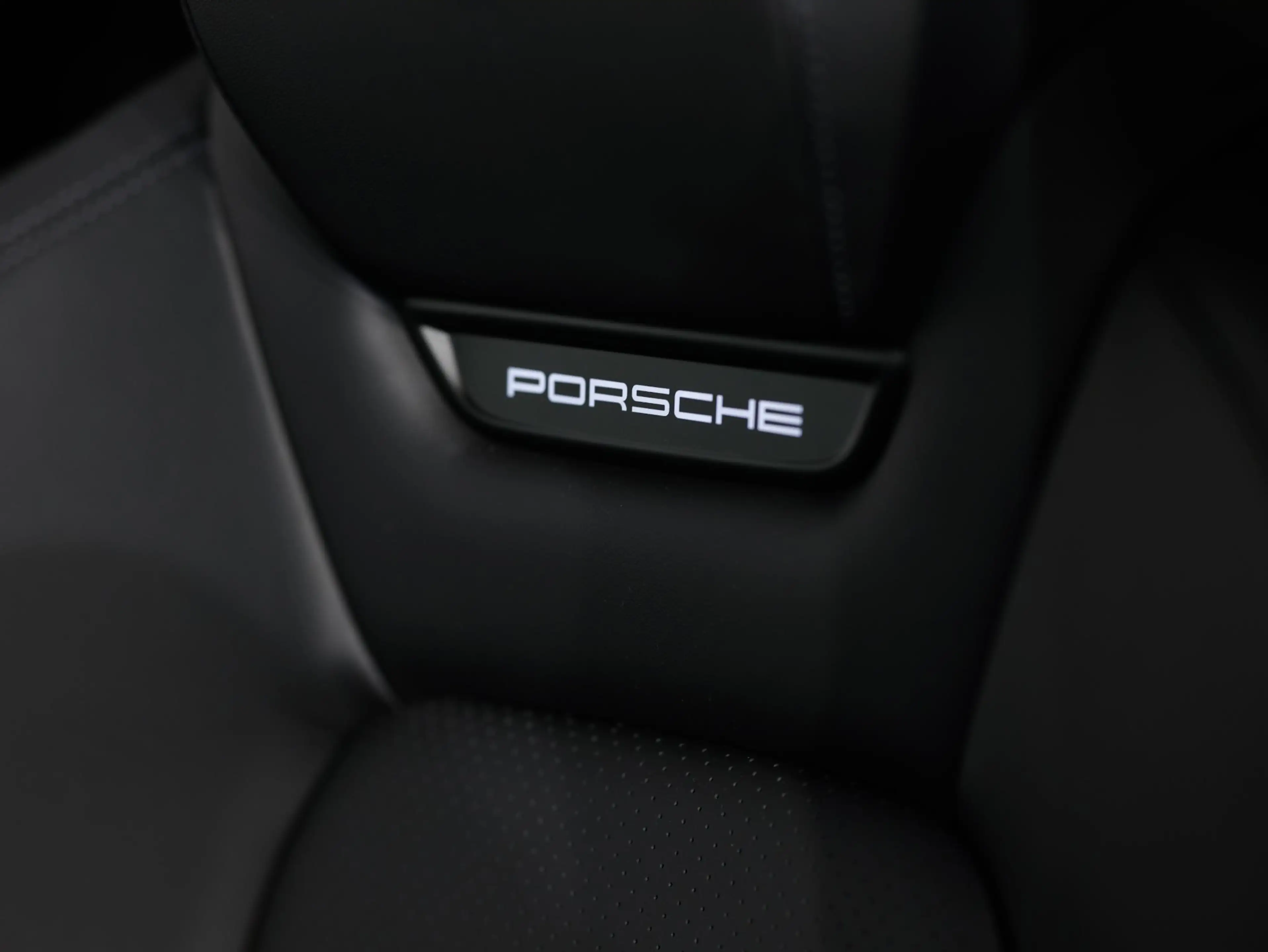 Porsche Macan 4 — photo 9