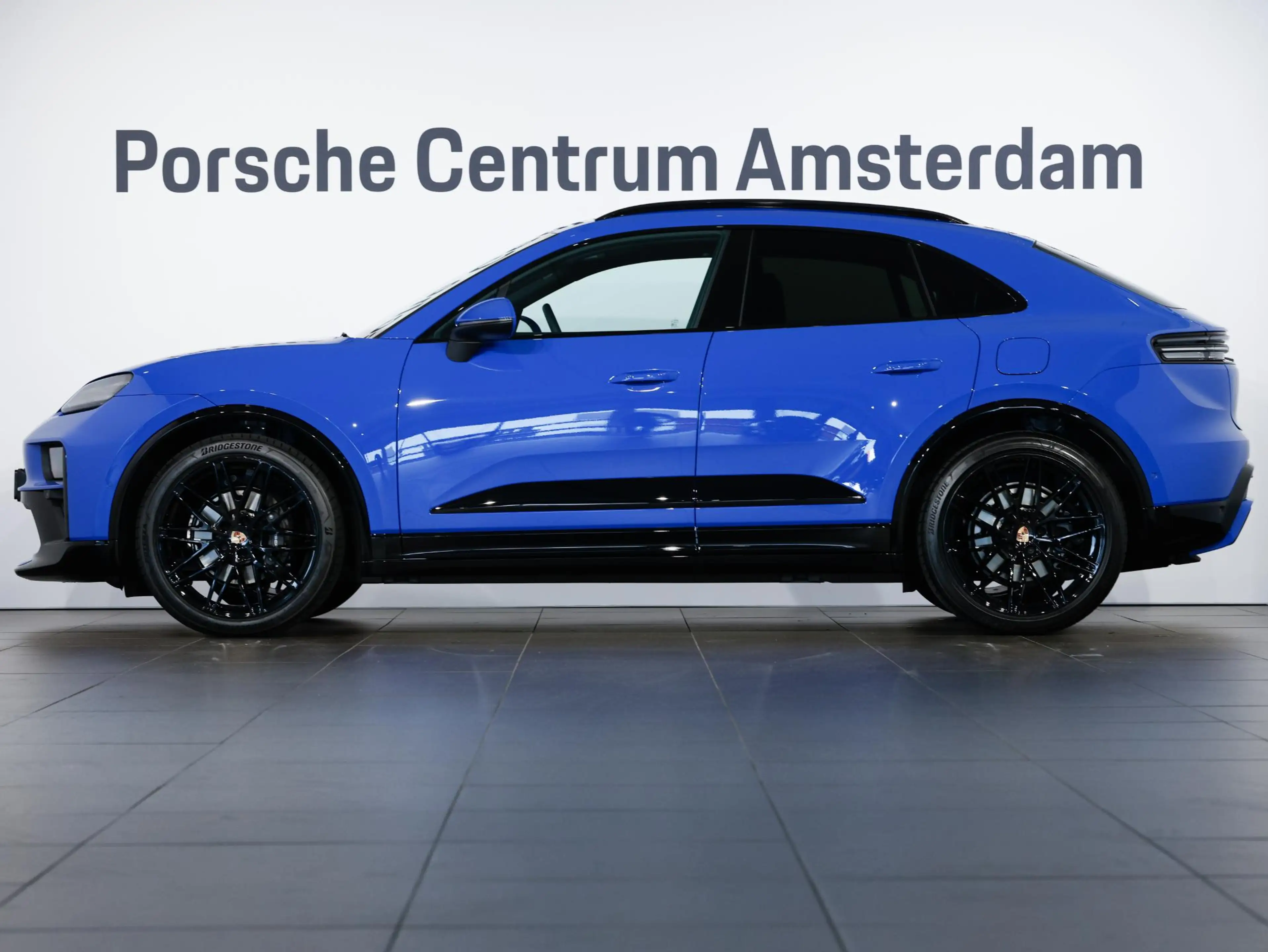 Porsche Macan 4 — photo 2