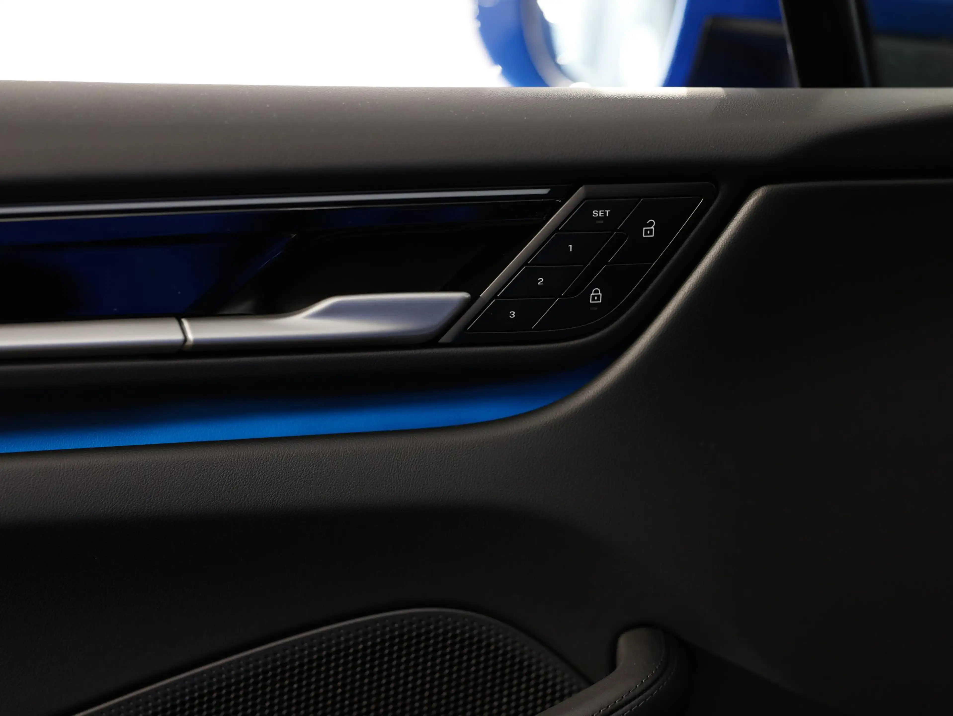 Porsche Macan 4 — photo 13