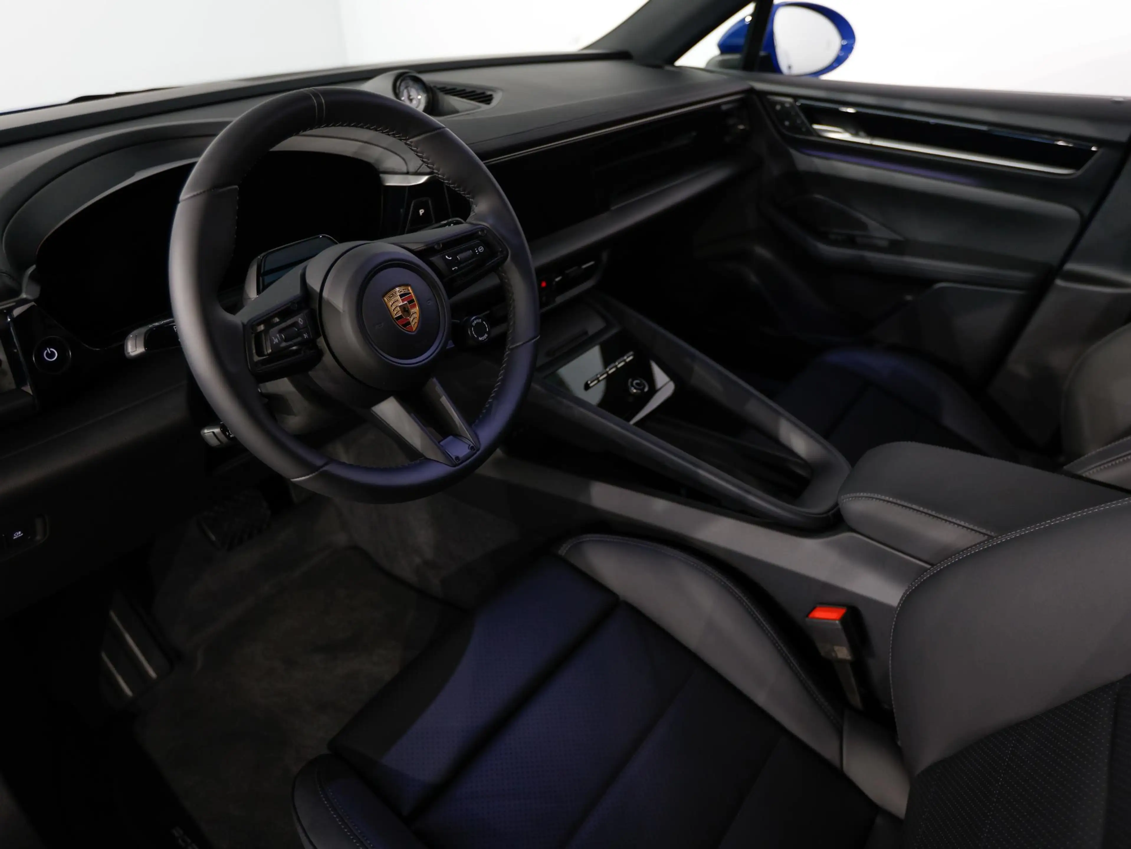 Porsche Macan 4 — photo 6