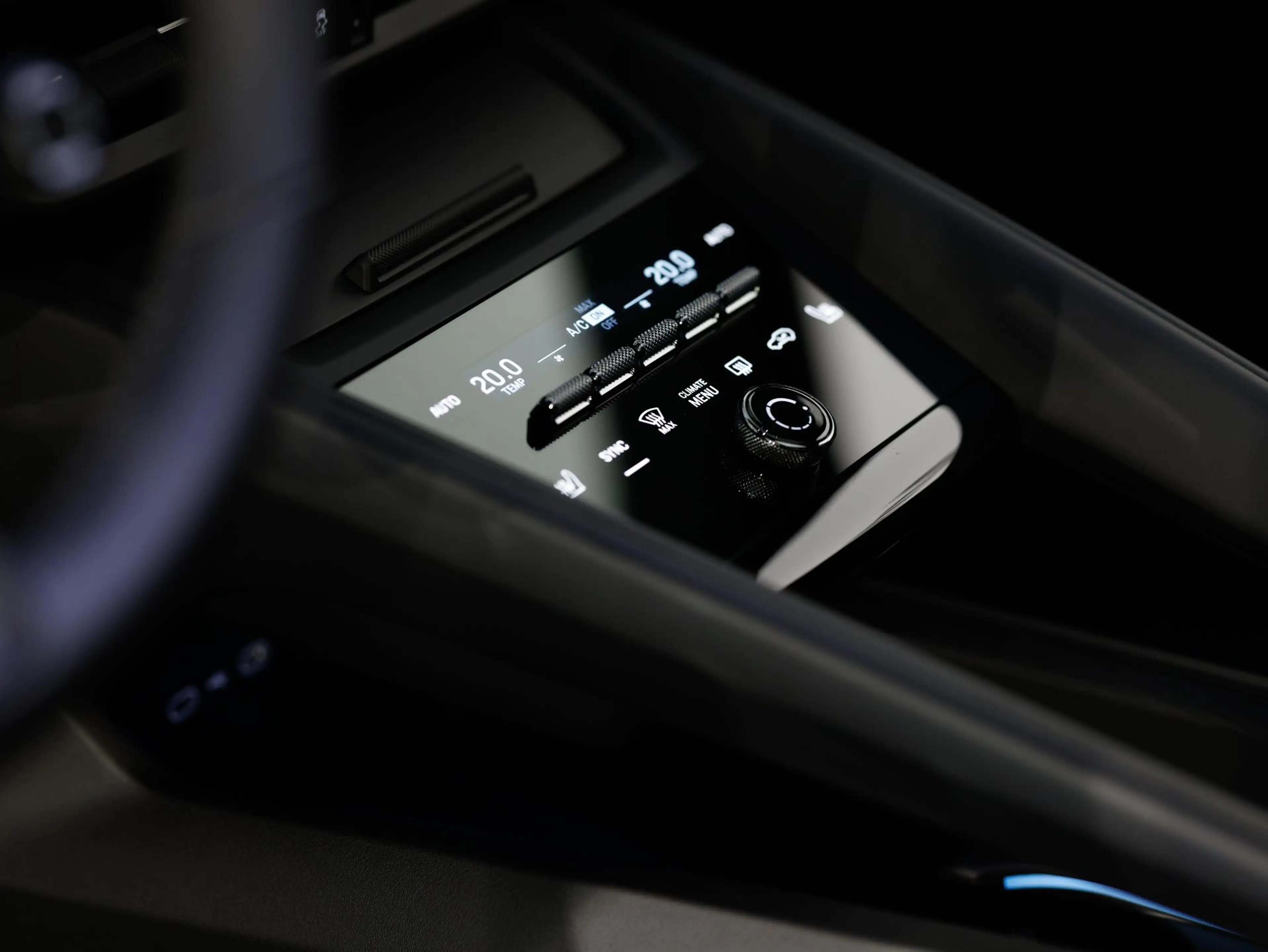 Porsche Macan 4 — photo 10
