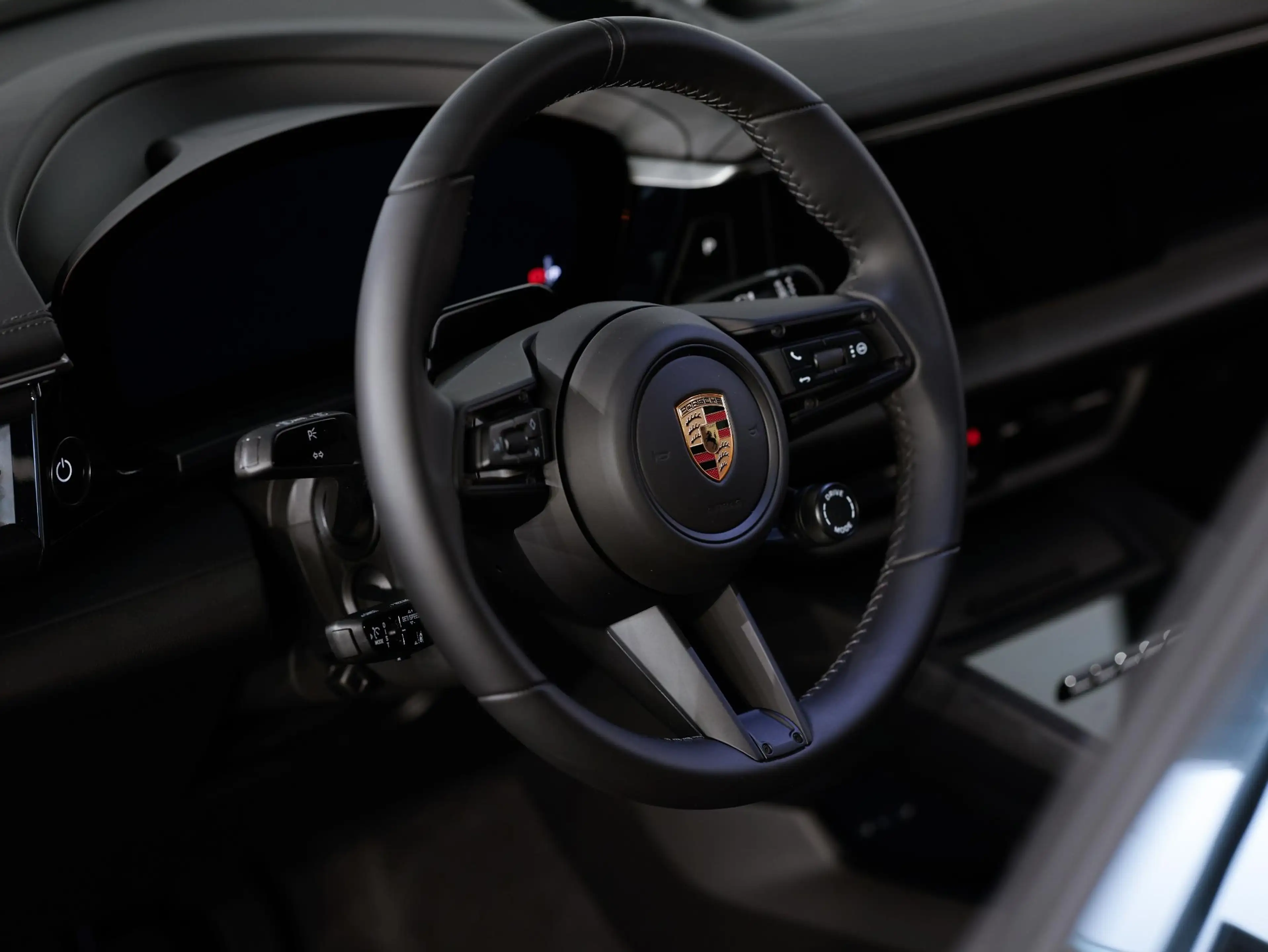 Porsche Macan 4 — photo 12