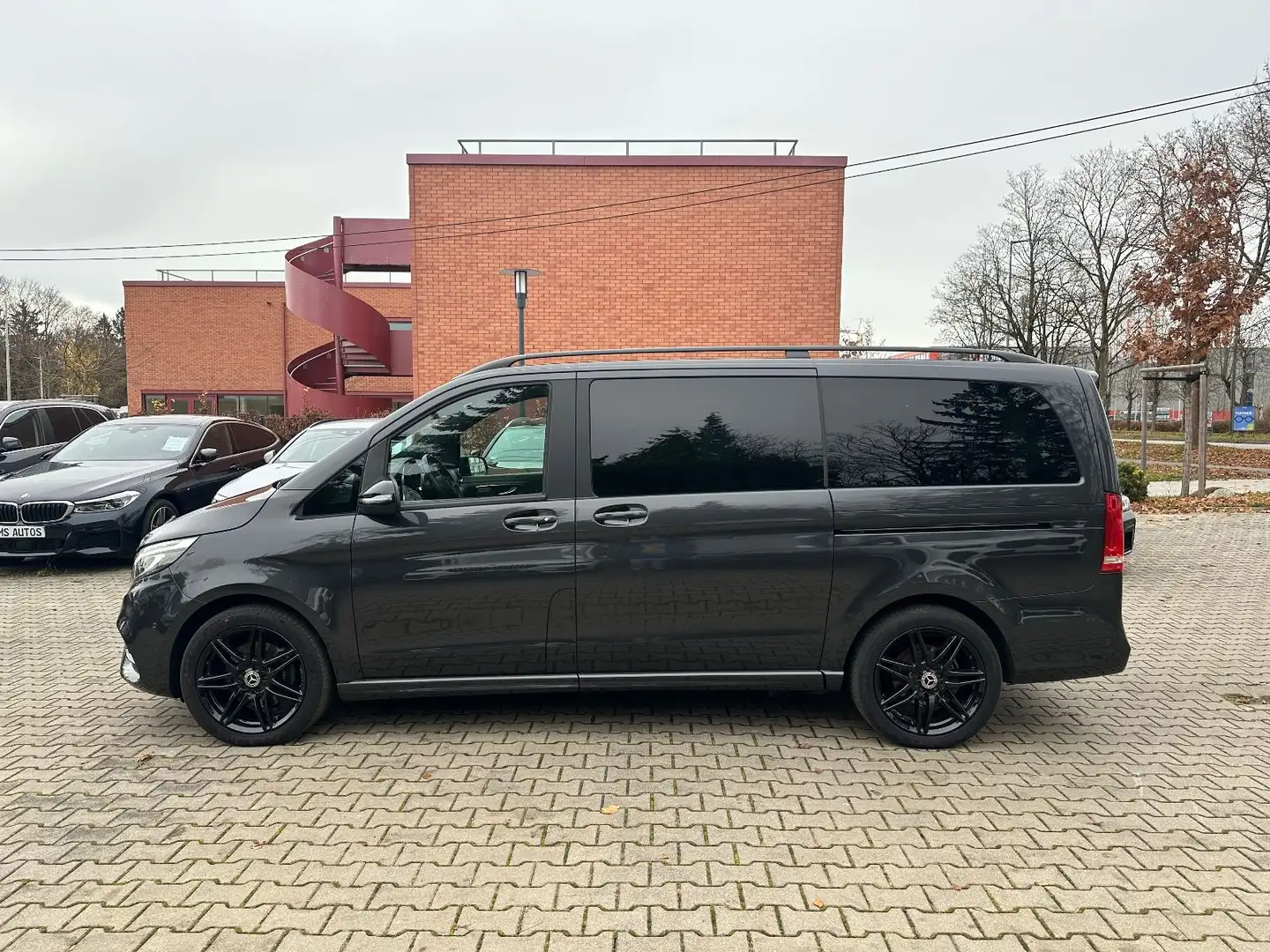 Mercedes-Benz V 300 d*4Matic* EDITION Lan*AMG*Nai P*Kamera*AHK Noir - 2