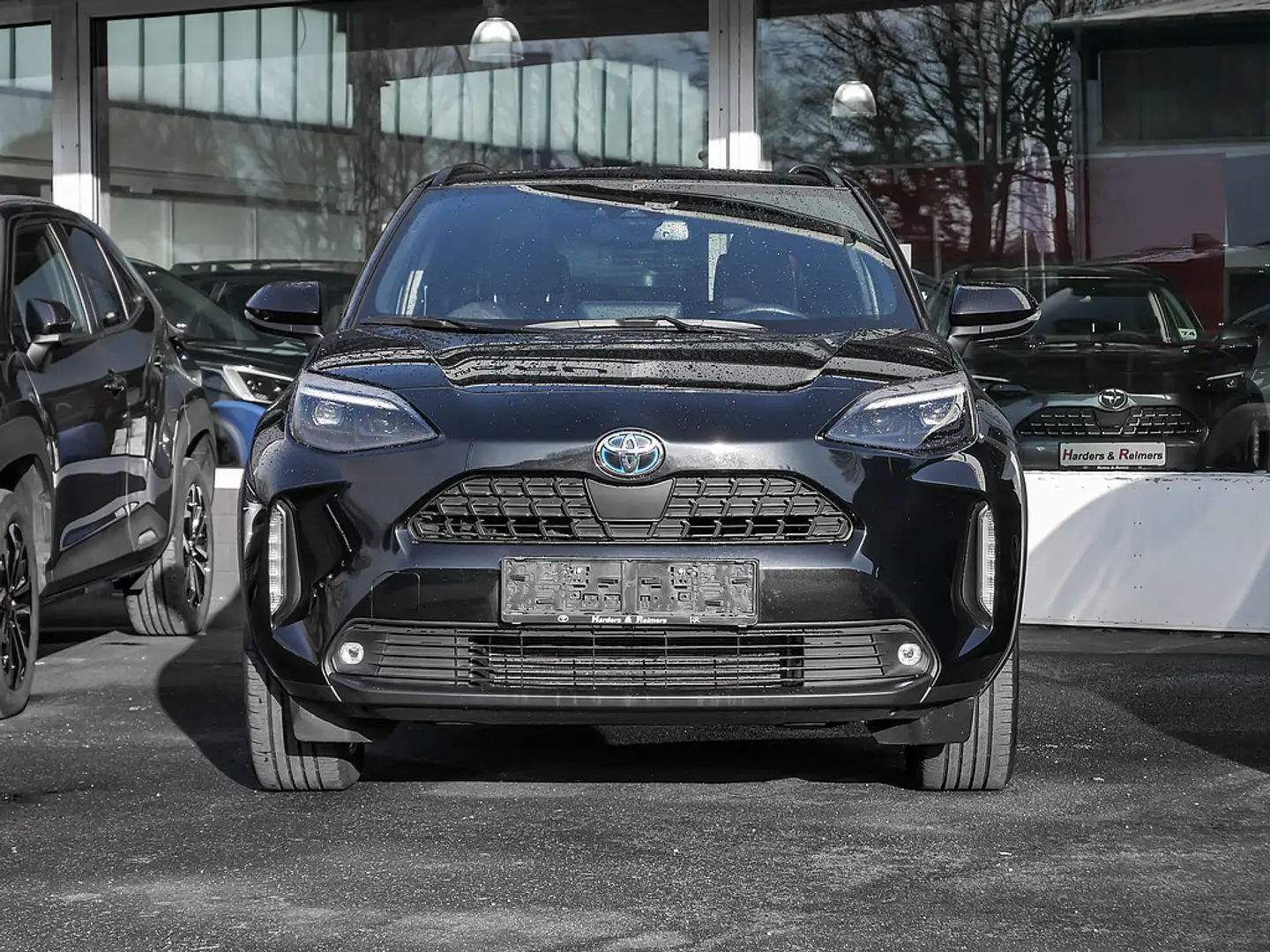 Toyota Yaris Cross Hybrid Style AWD PDC HUD LED PANO Schwarz - 2