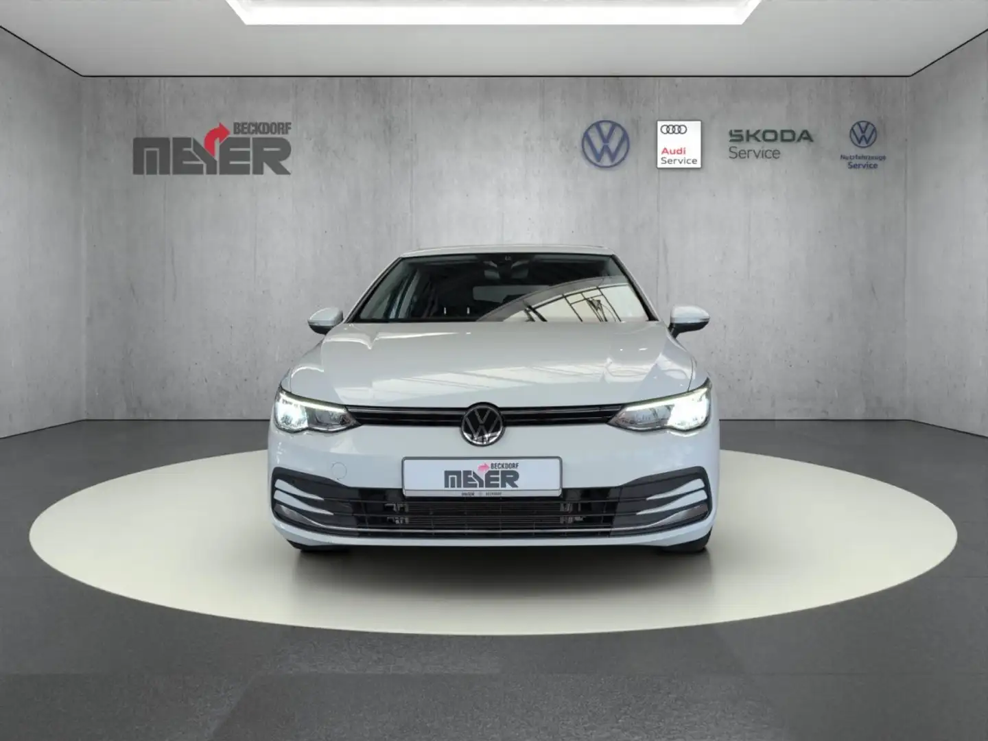 Volkswagen Golf ACTIVE 1.0 eTSI DSG Klima Navi Einparkhilfe Weiß - 2