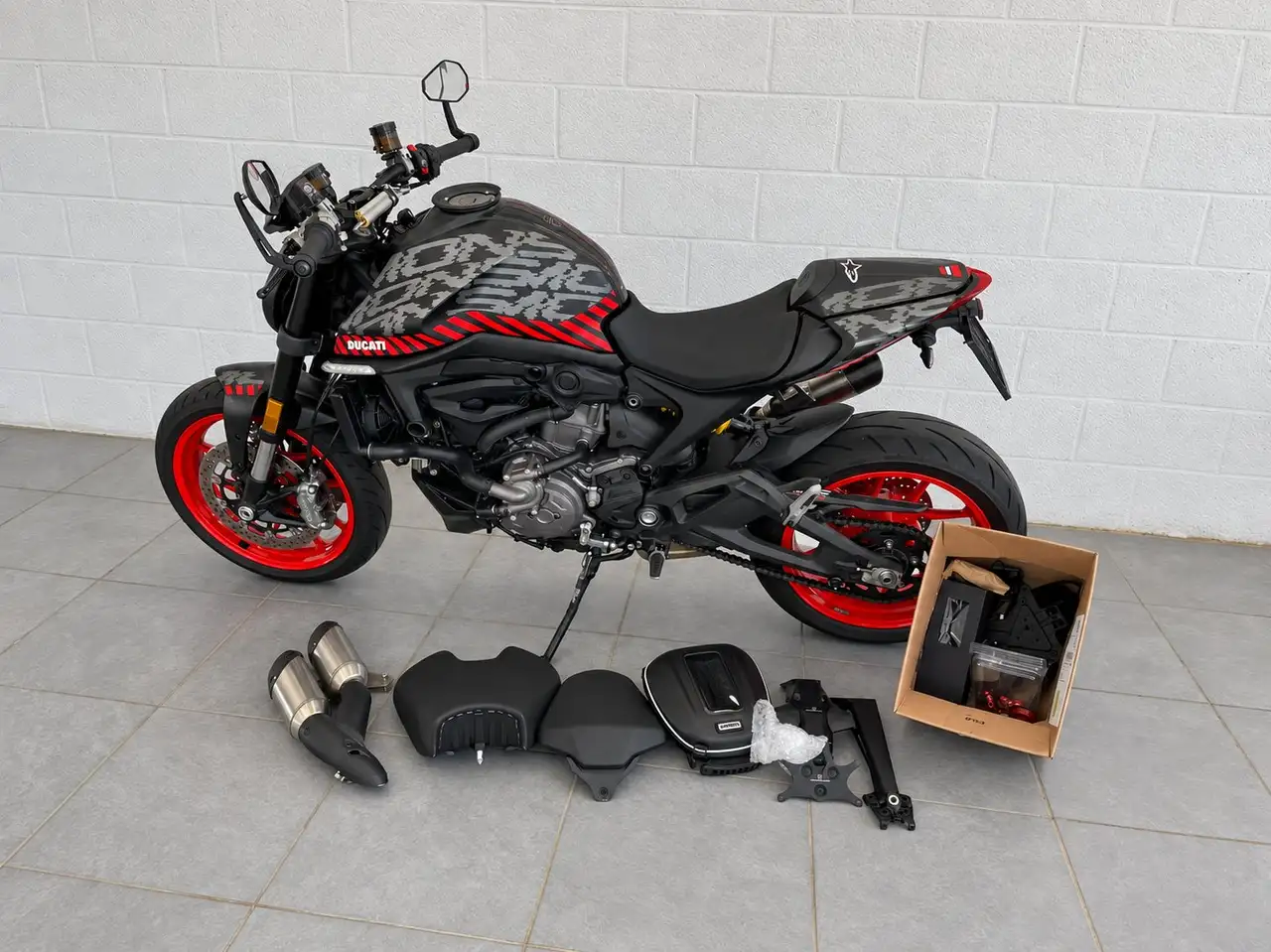 Ducati Monster 937