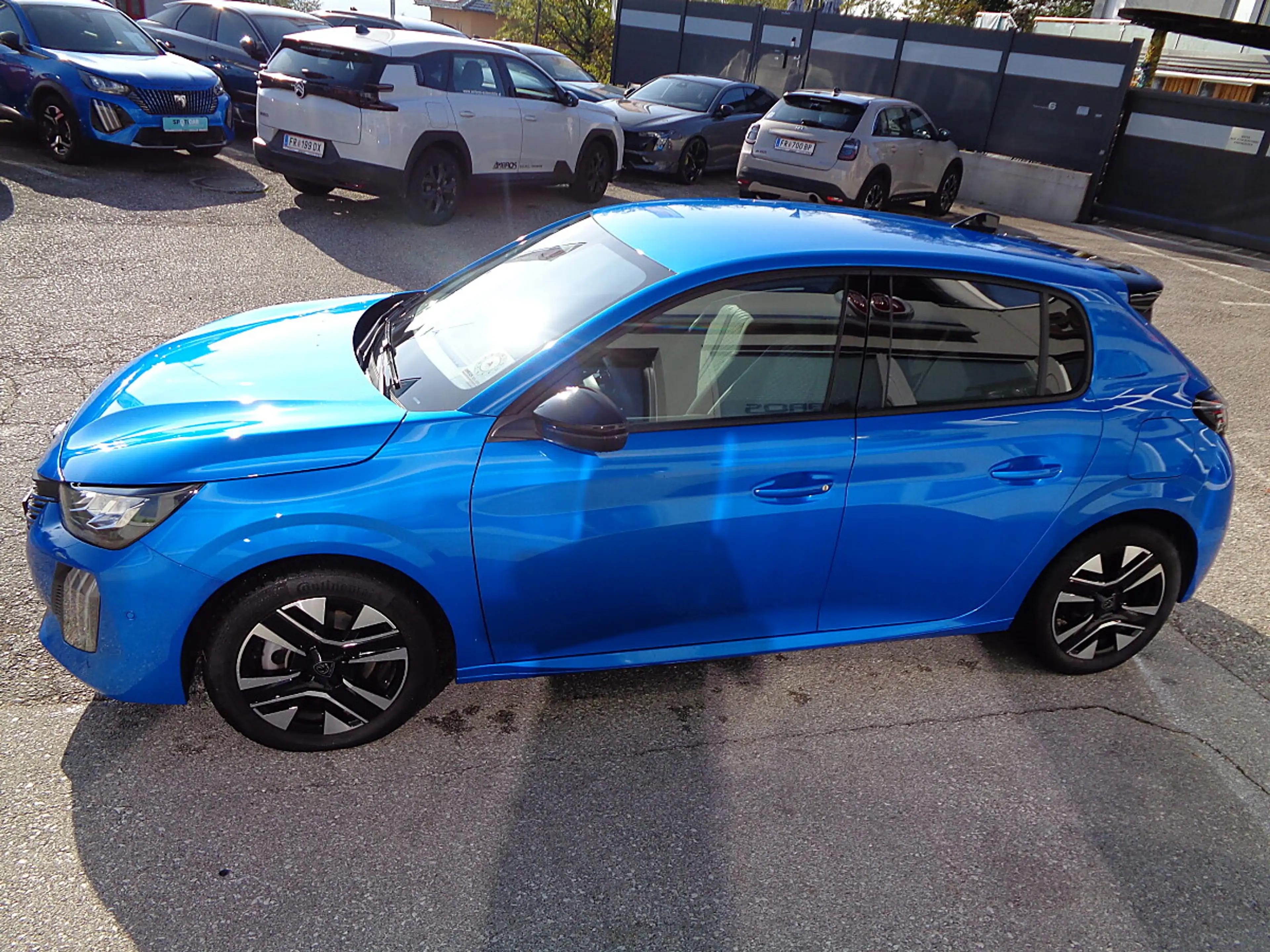Peugeot 208 Hybrid 110 e-DCS6 Allure — photo 8