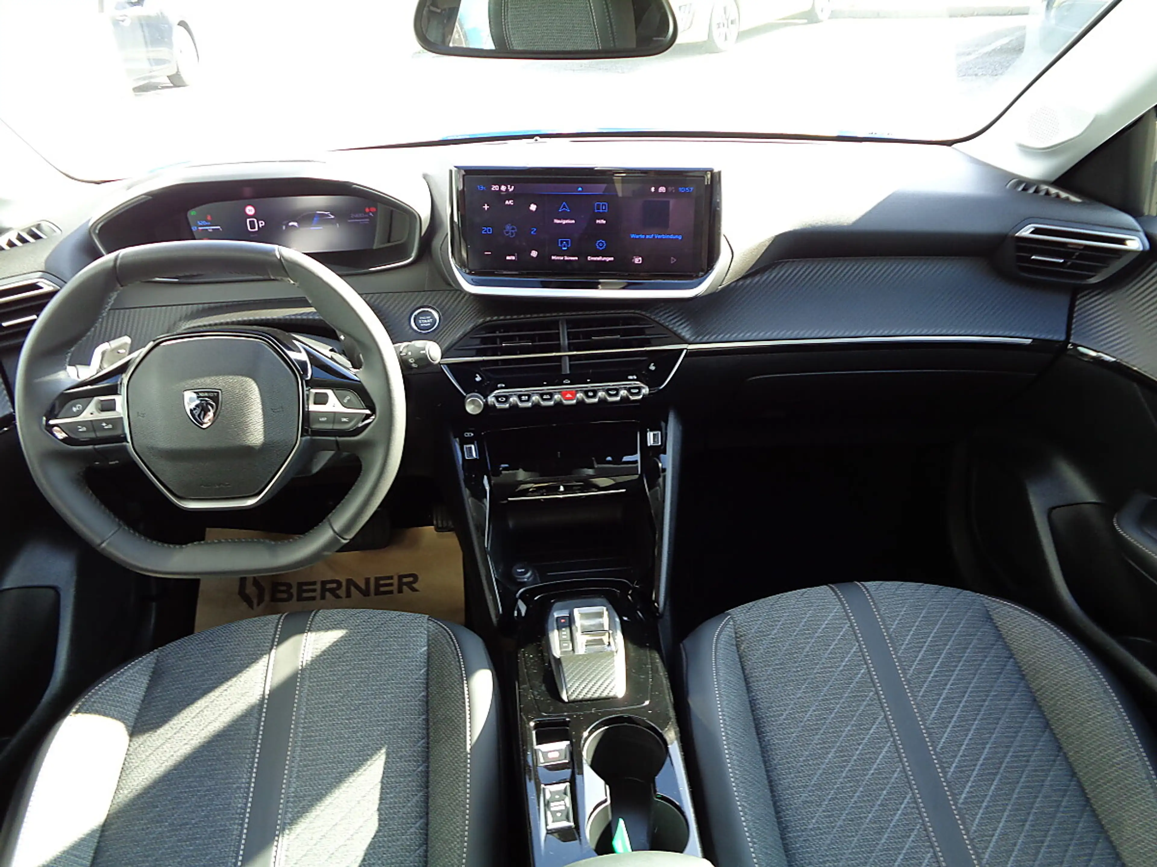 Peugeot 208 Hybrid 110 e-DCS6 Allure — photo 13