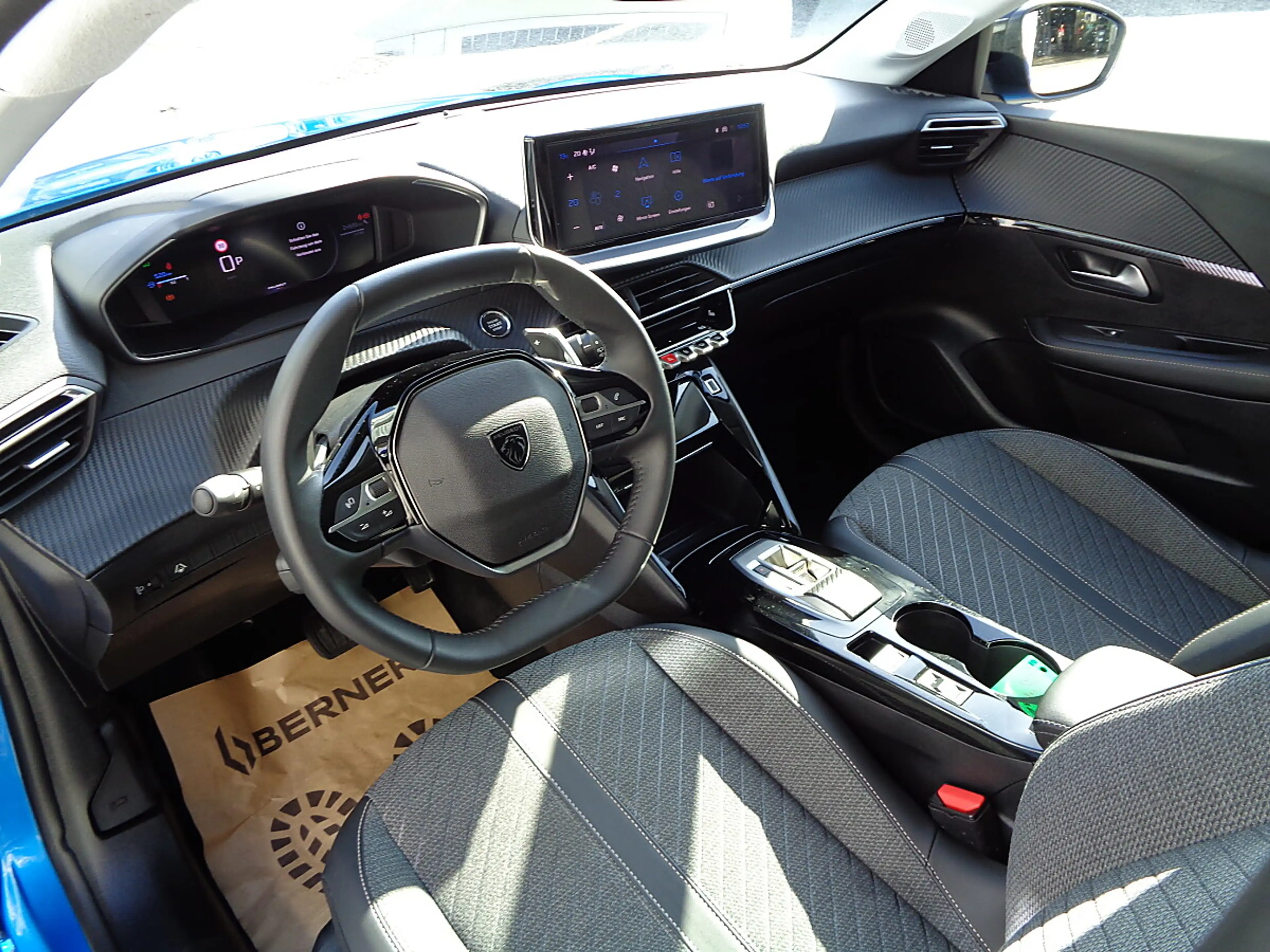 Peugeot 208 Hybrid 110 e-DCS6 Allure — photo 15