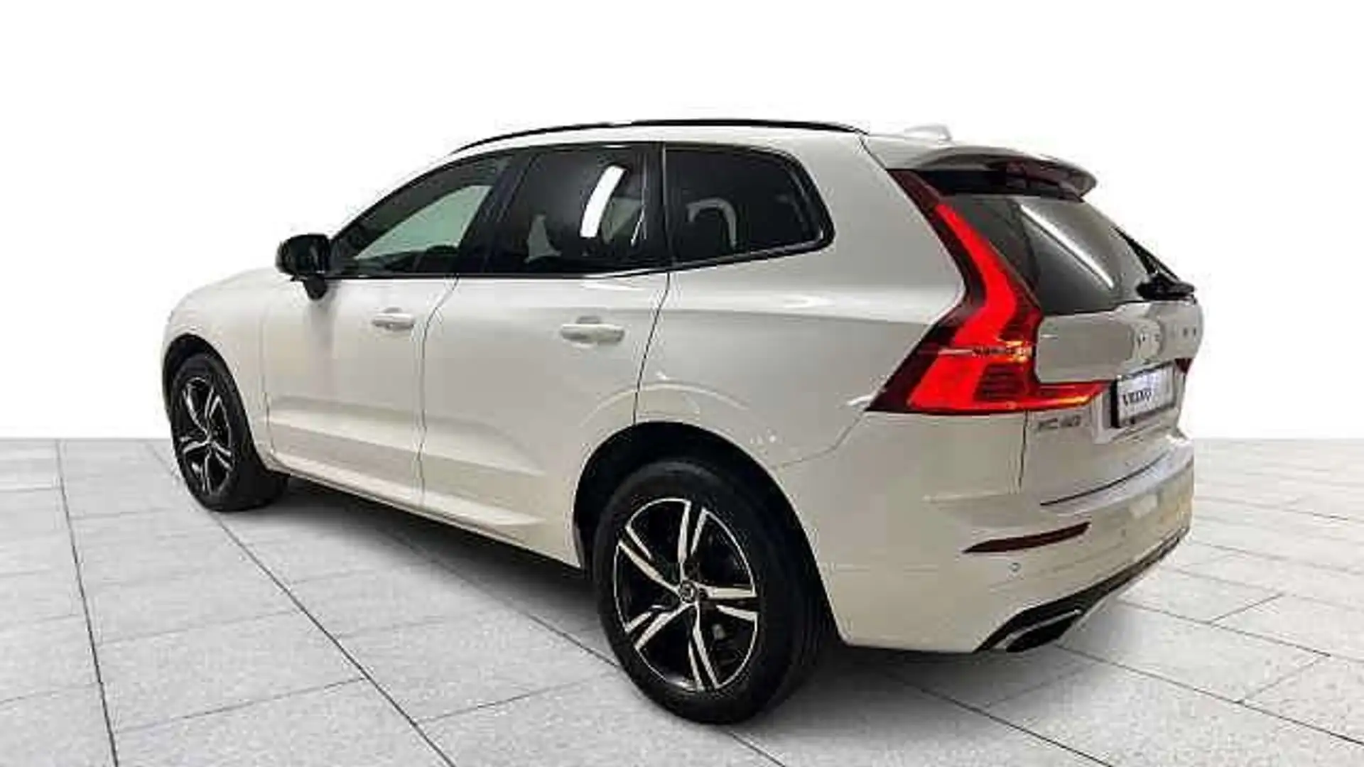 Volvo XC60 XC60 R-Design D4 Geartronic diesel (190 ch) Wit - 2