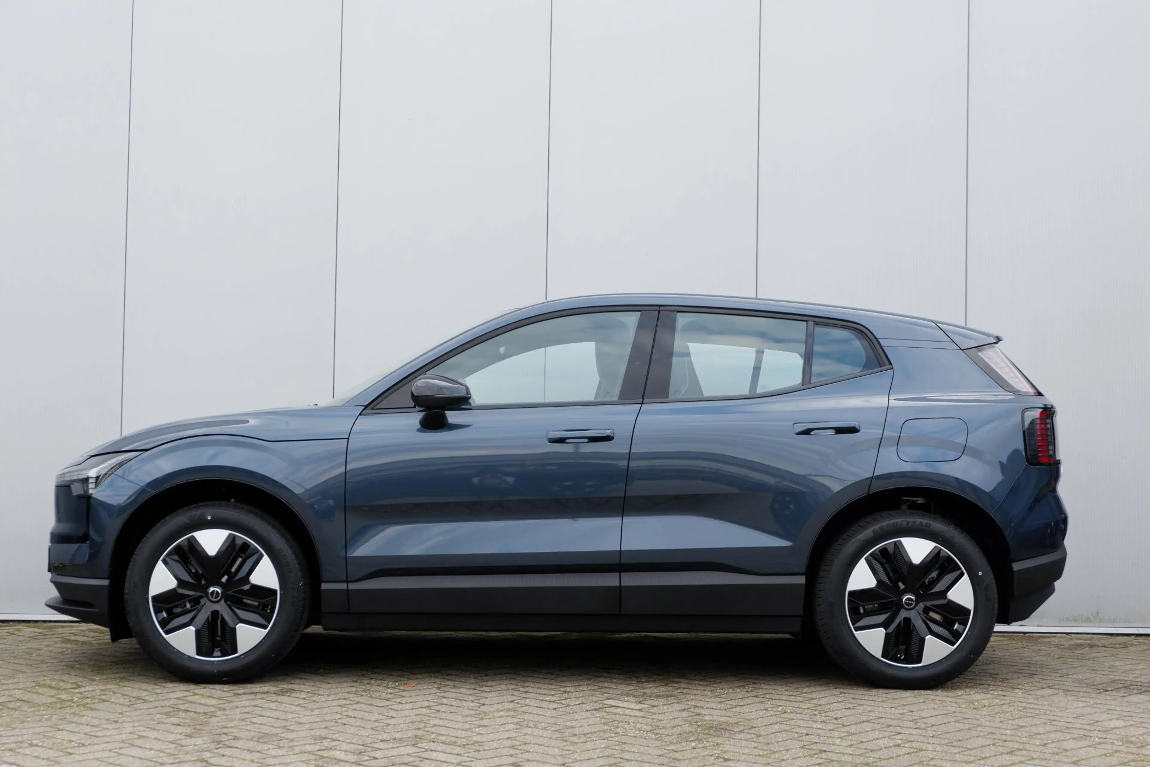 Volvo EX30 P3 Long Range Plus Europa 69 kWh Elektrisch verste — photo 9