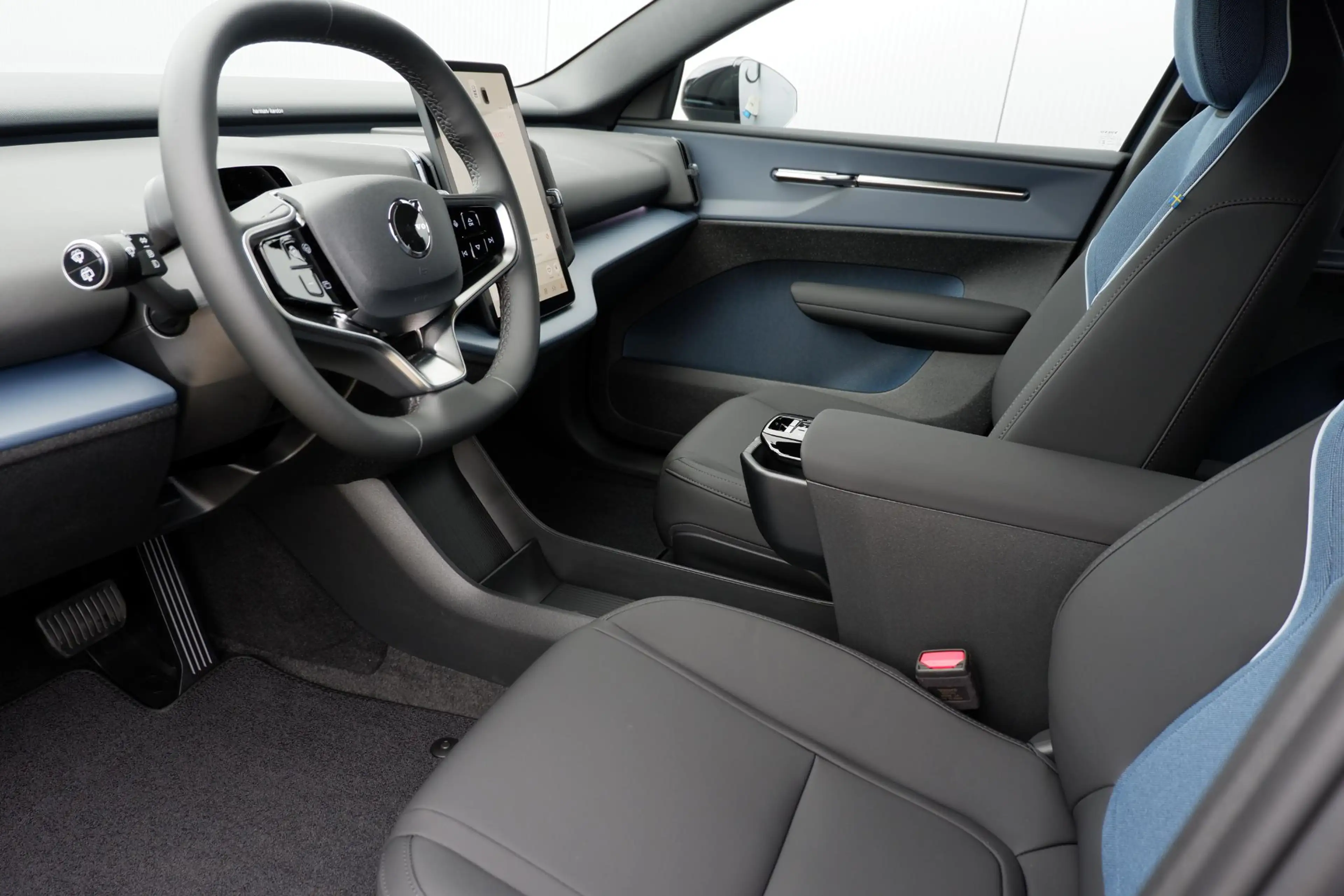 Volvo EX30 P3 Long Range Plus Europa 69 kWh Elektrisch verste — photo 3
