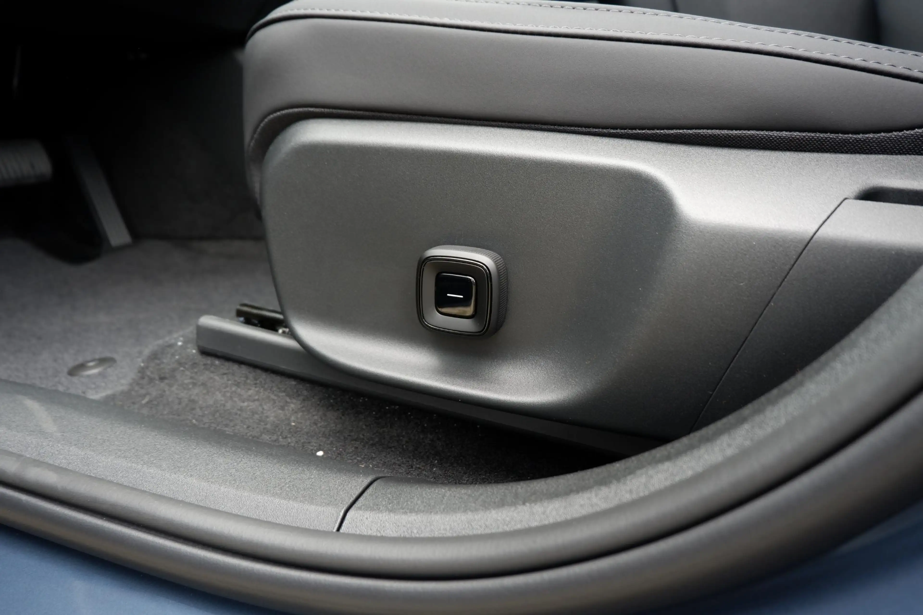 Volvo EX30 P3 Long Range Plus Europa 69 kWh Elektrisch verste — photo 12