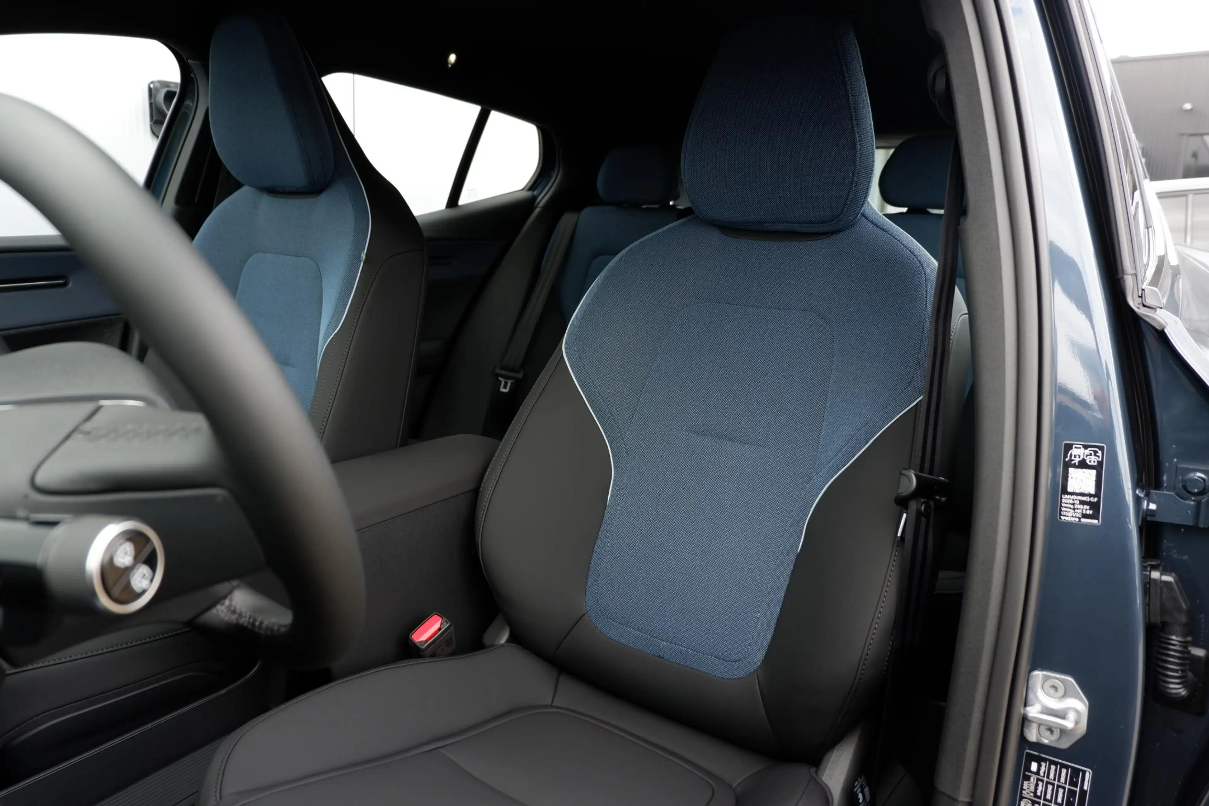 Volvo EX30 P3 Long Range Plus Europa 69 kWh Elektrisch verste — photo 11