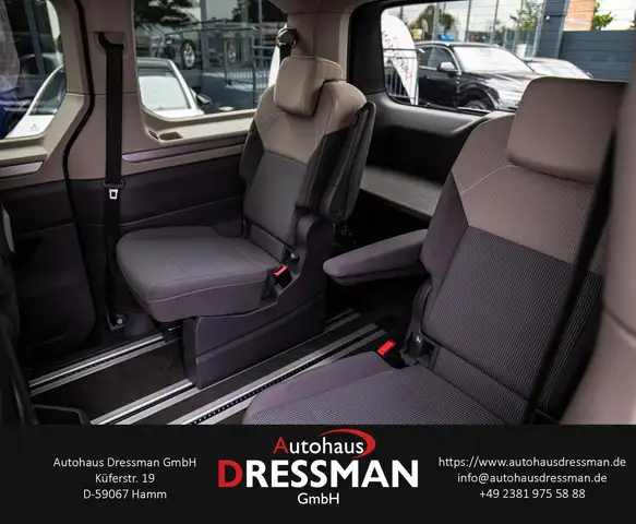 Volkswagen Multivan view 14