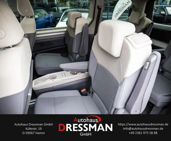 Volkswagen Multivan view 13