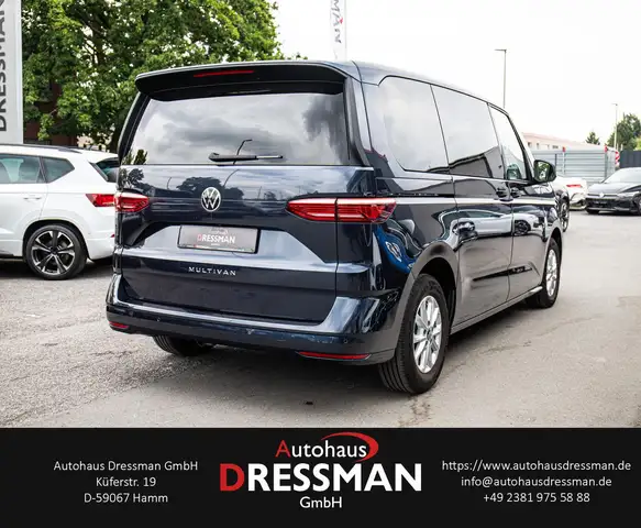 Volkswagen Multivan view 4