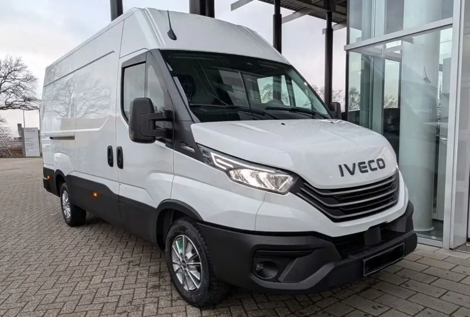 Iveco Daily 3,5t*35S18HA8*HI-MATIC*KAMERA*NAVI*AHK* Weiß - 1