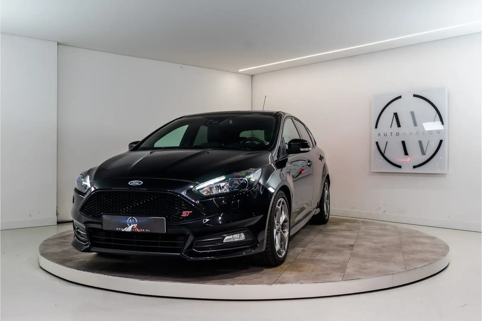 Ford Focus 2.0 ST 251PK | Bull X | HG Tune | Carplay | Leder Negro - 1