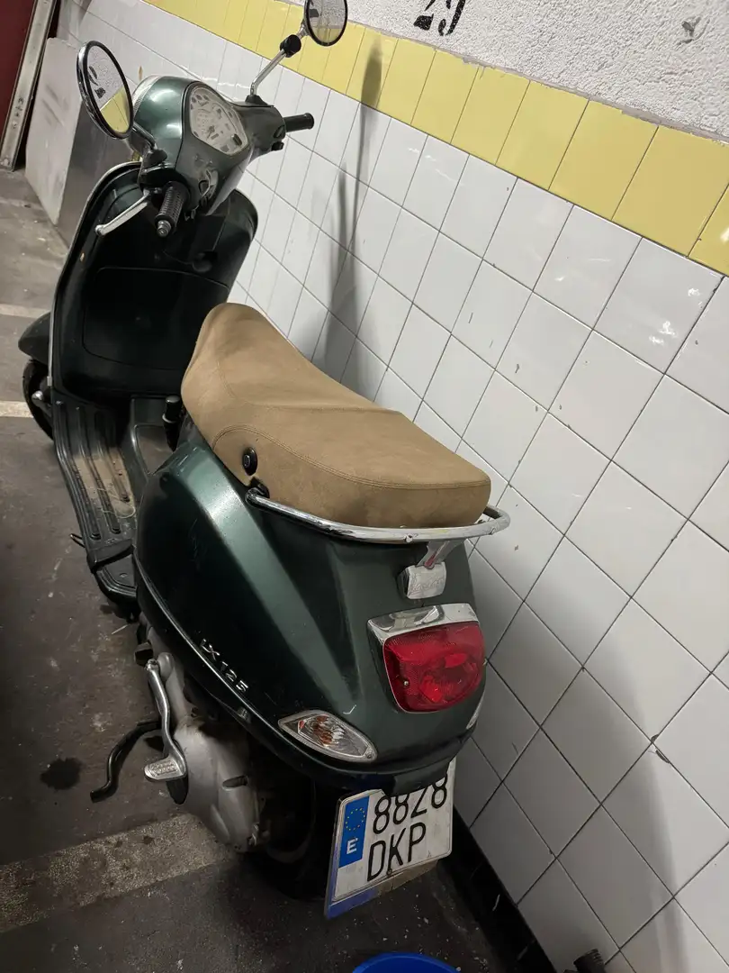 Vespa LX 125 Verde - 2