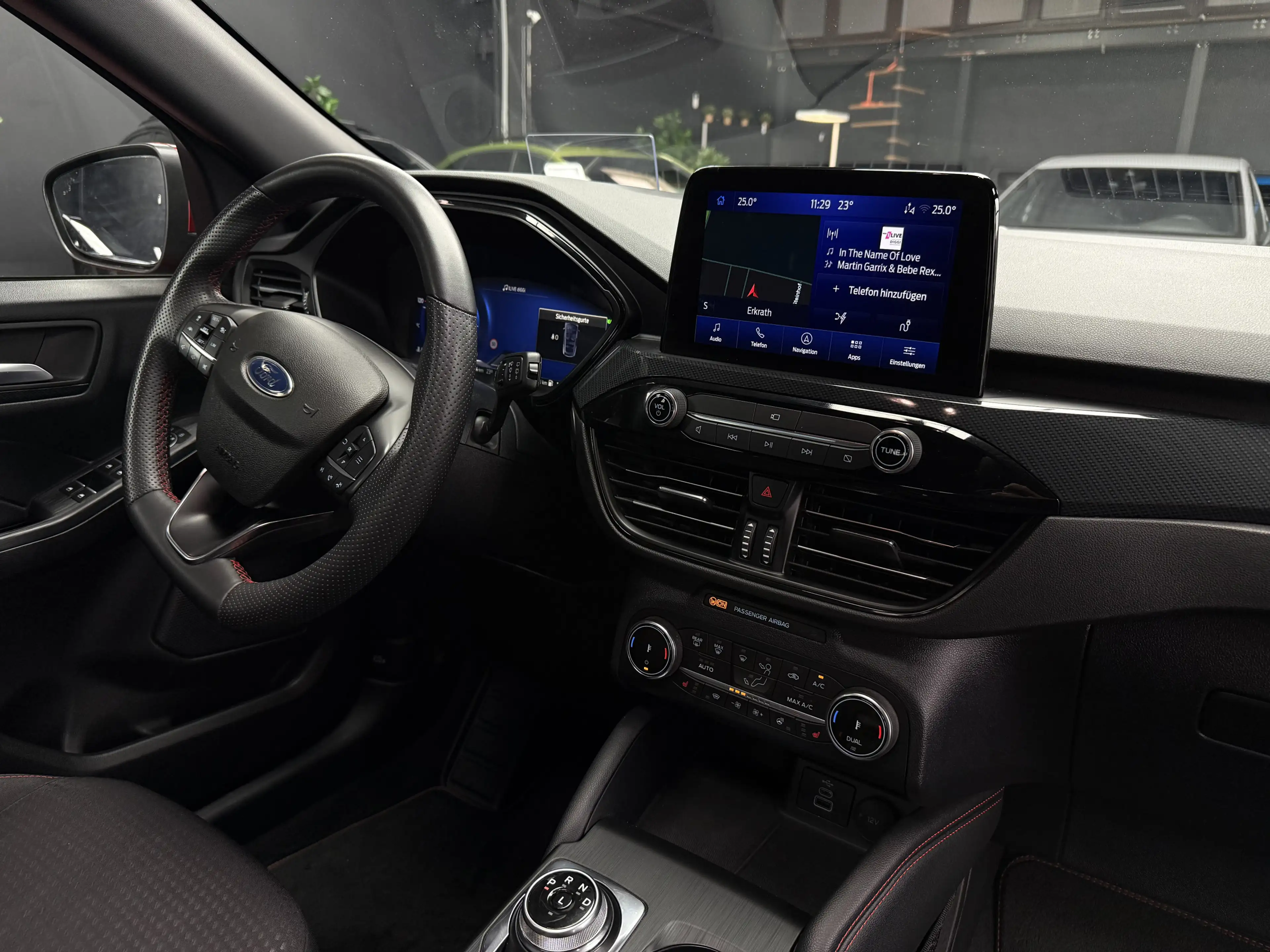 Ford Kuga Plug-In Hybrid ST-Line Pano ACC Lane HUD — photo 12