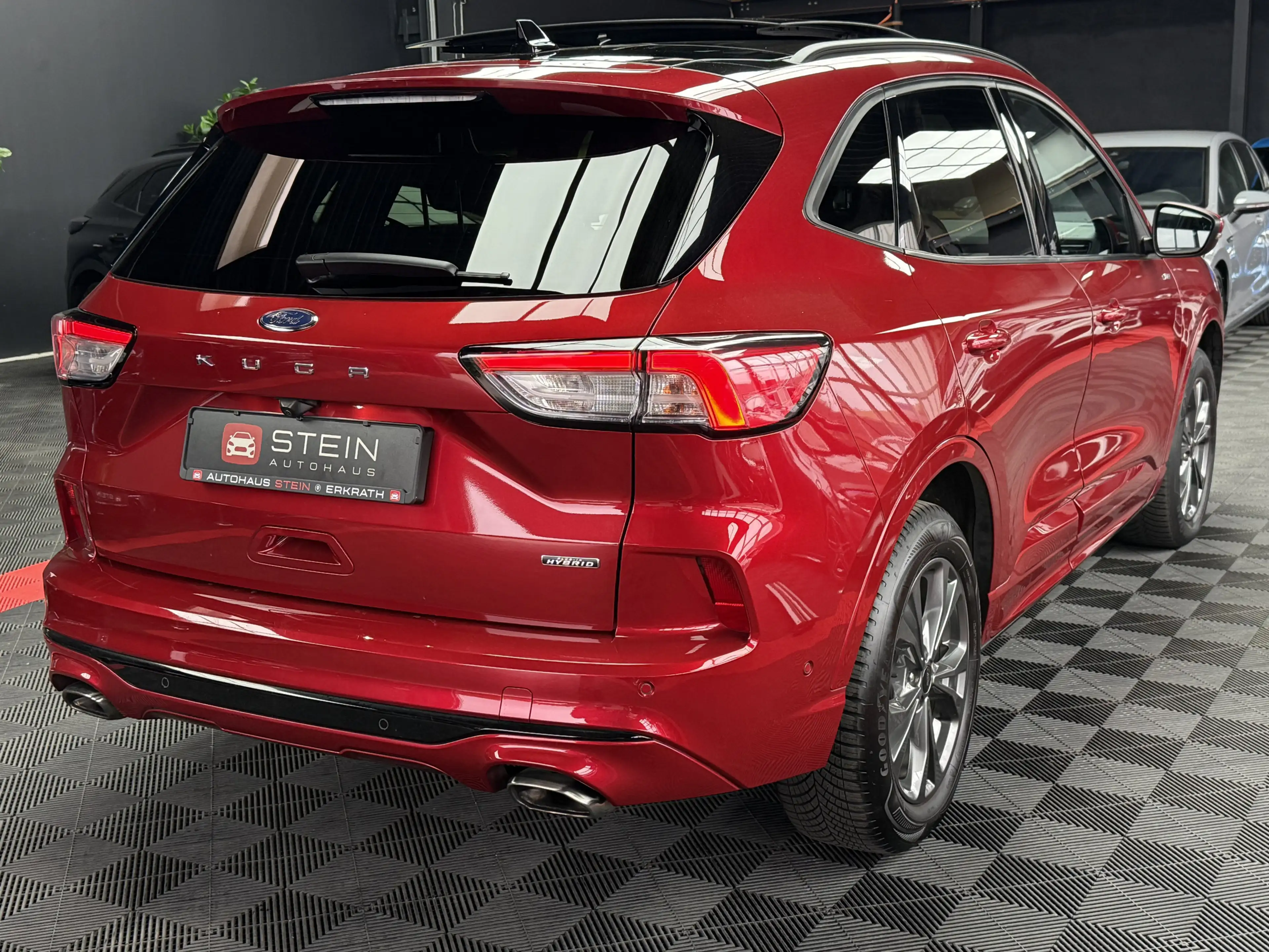 Ford Kuga Plug-In Hybrid ST-Line Pano ACC Lane HUD — photo 7
