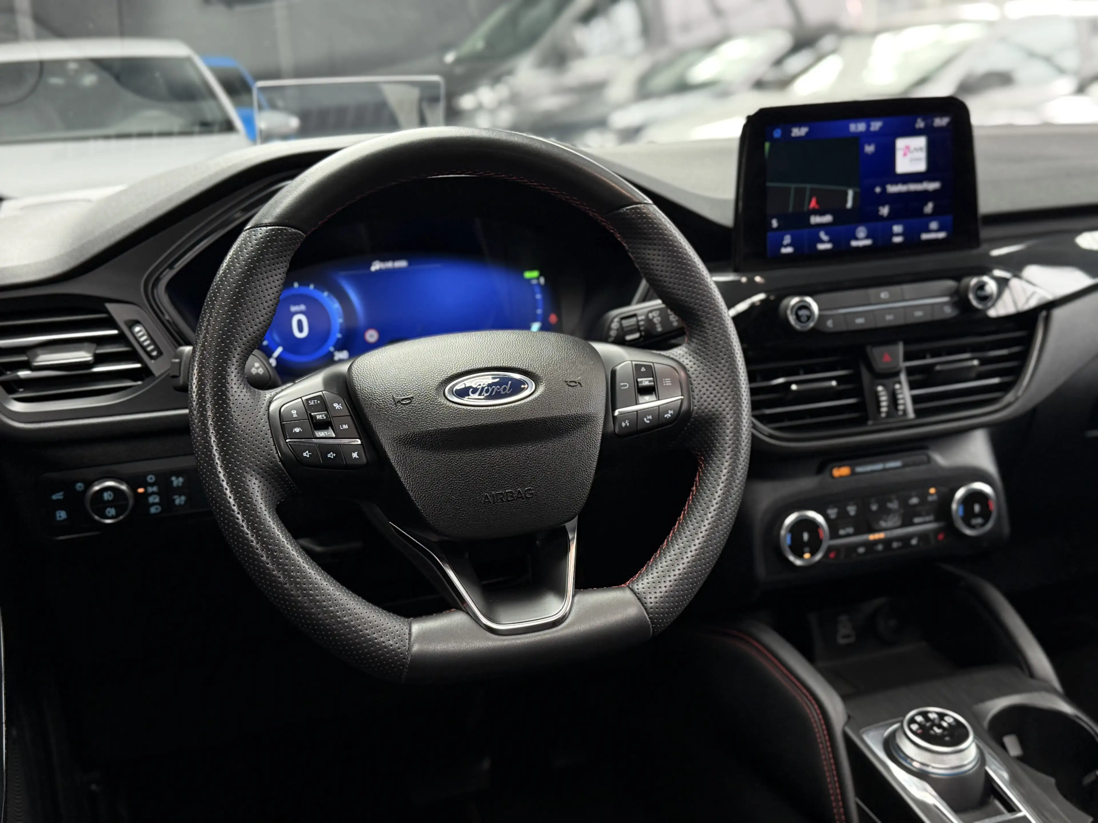 Ford Kuga Plug-In Hybrid ST-Line Pano ACC Lane HUD — photo 13