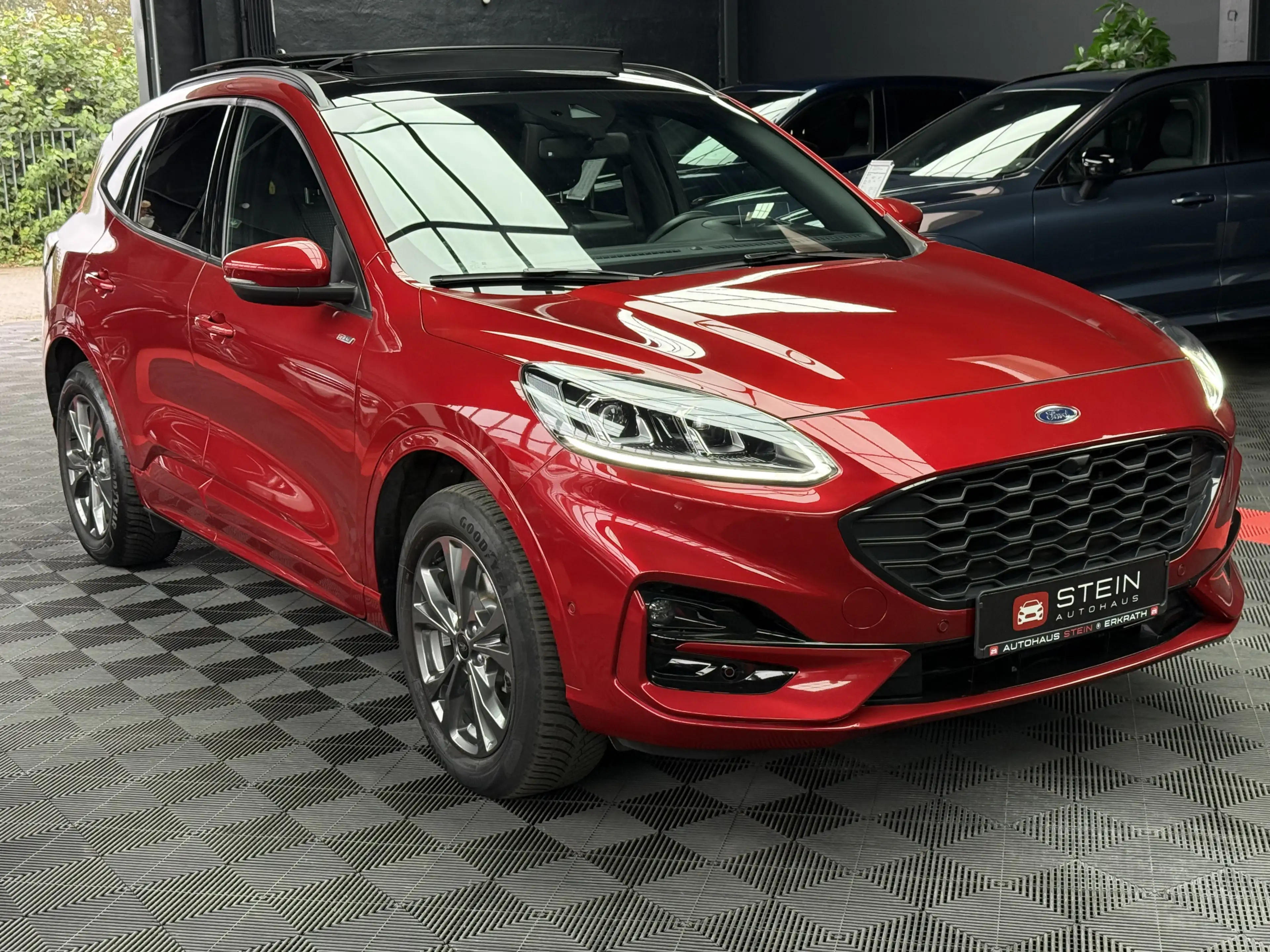 Ford Kuga Plug-In Hybrid ST-Line Pano ACC Lane HUD — photo 8