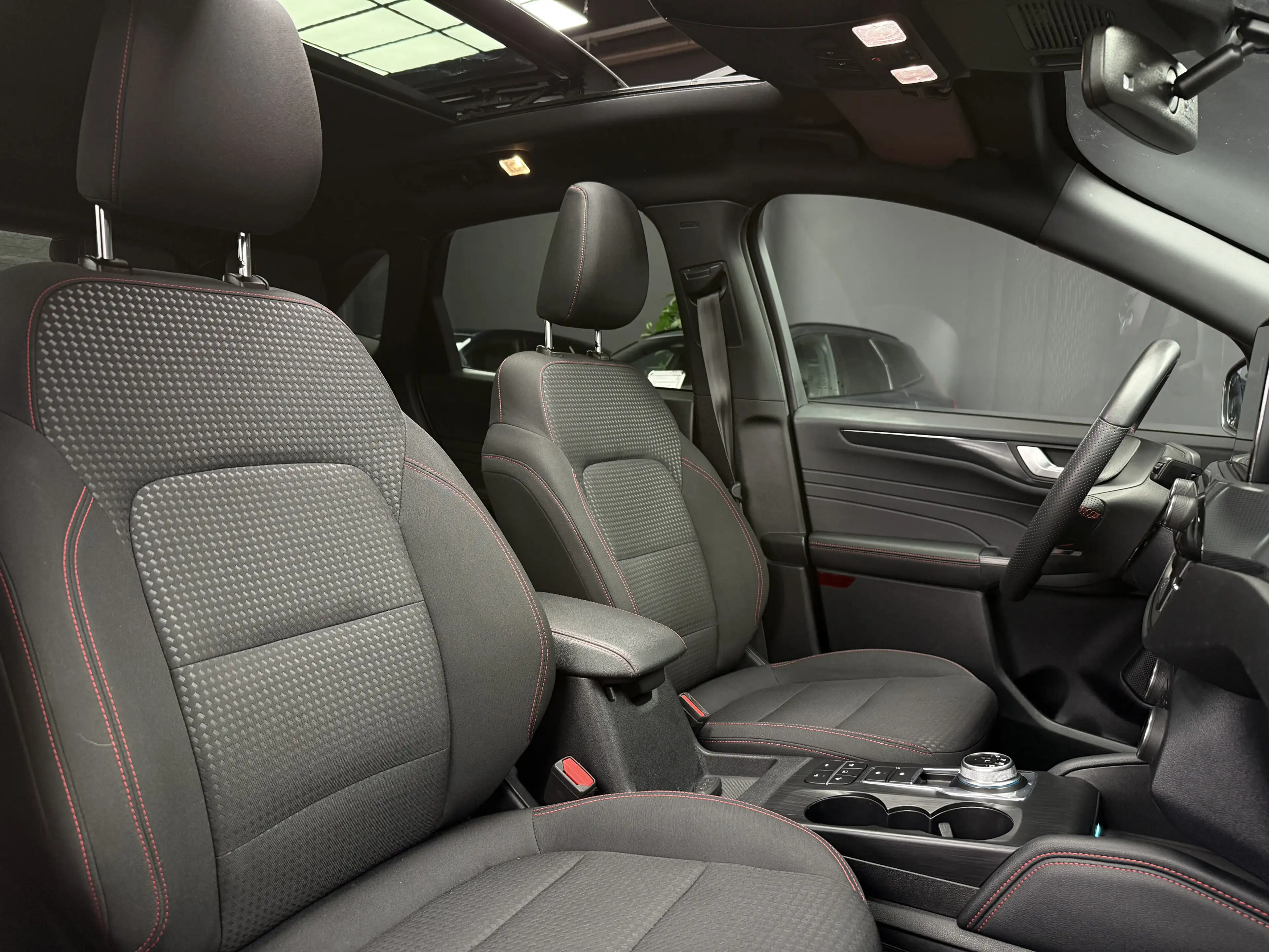 Ford Kuga Plug-In Hybrid ST-Line Pano ACC Lane HUD — photo 14