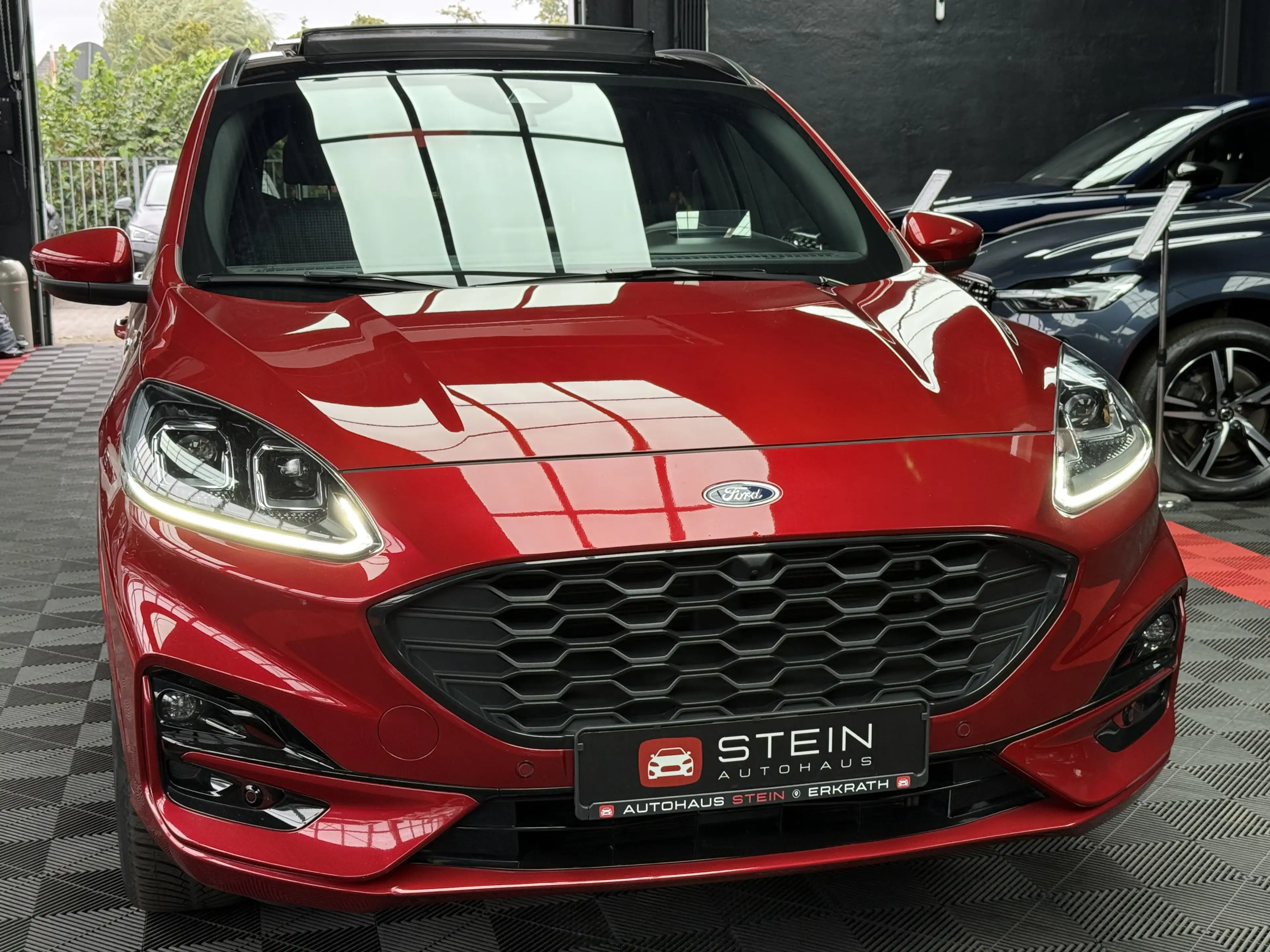 Ford Kuga Plug-In Hybrid ST-Line Pano ACC Lane HUD — photo 9