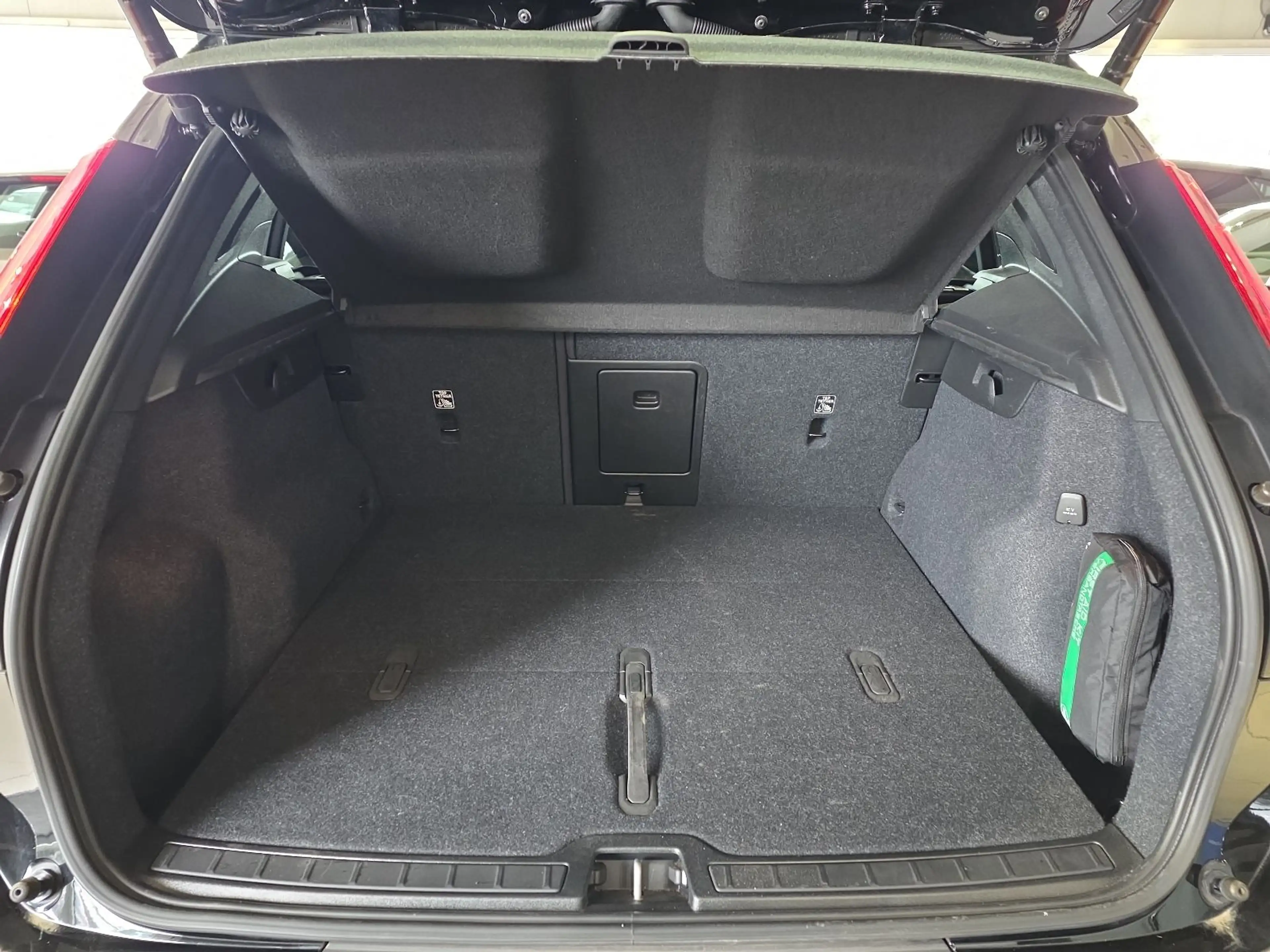 Volvo XC40 T2 Core ACC BLIS Kamera LED WinterPaket — photo 14