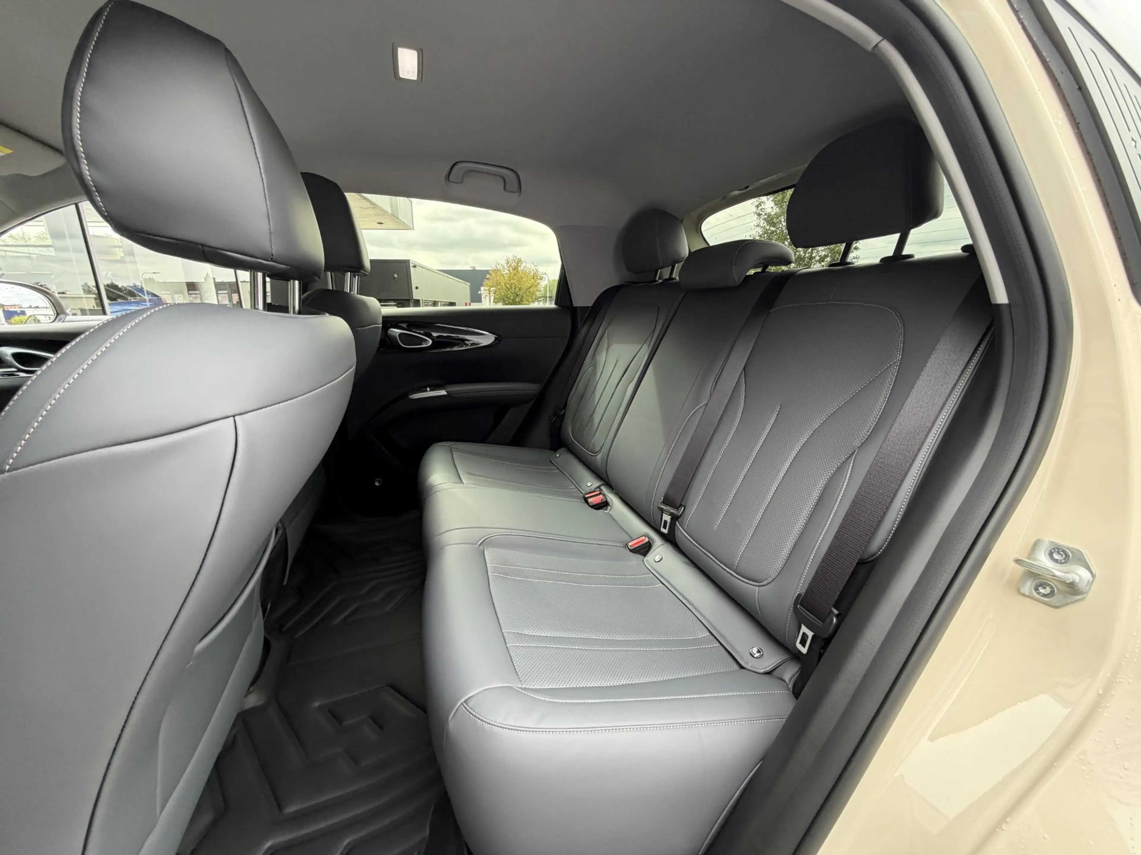 Geely E2 Ultra 47.14 kWh 116PK | DEMO — photo 8