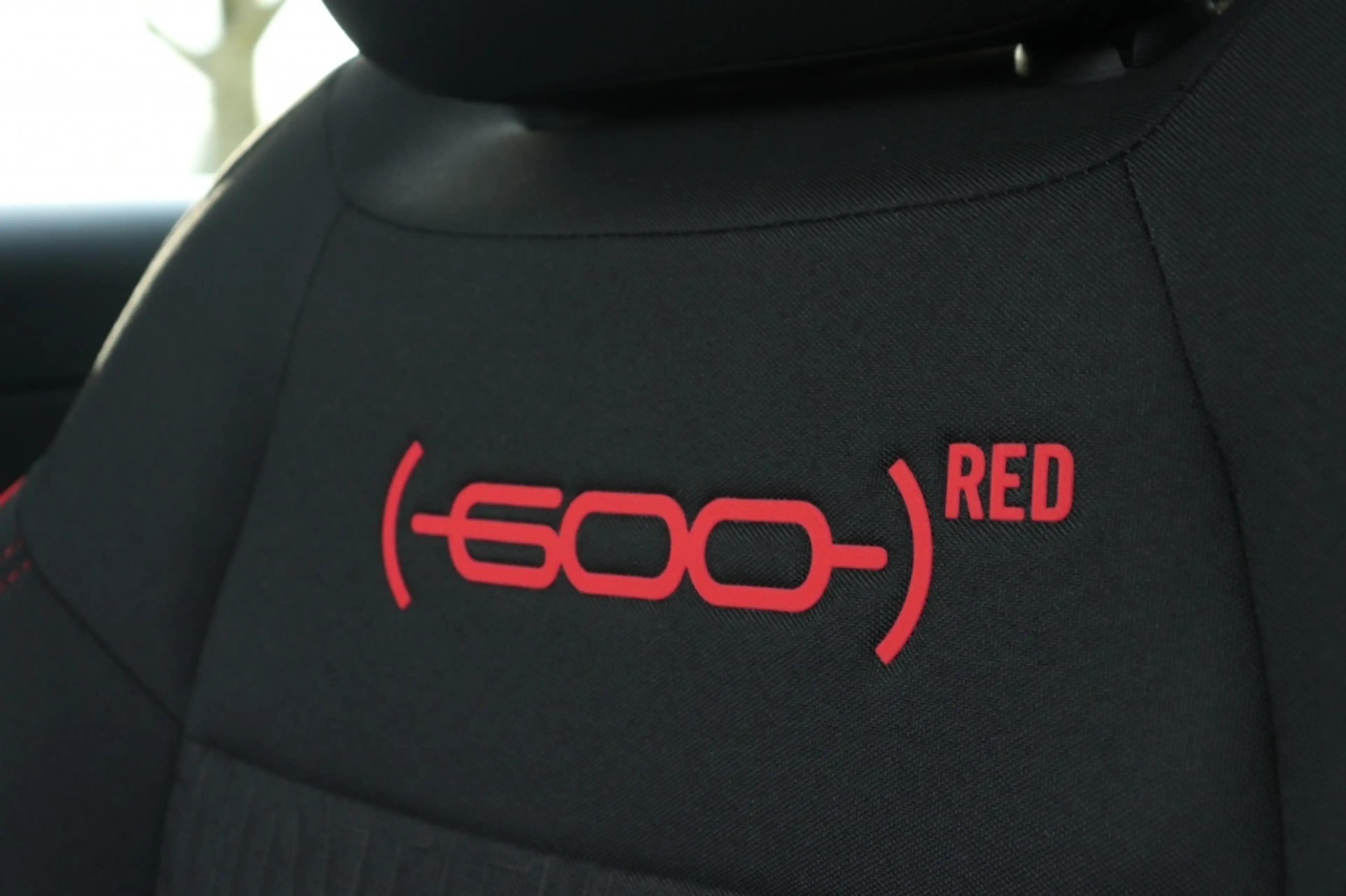 Fiat 600e RED 54 kWh | Carplay | Clima | Cruise | Direct Lev — photo 13