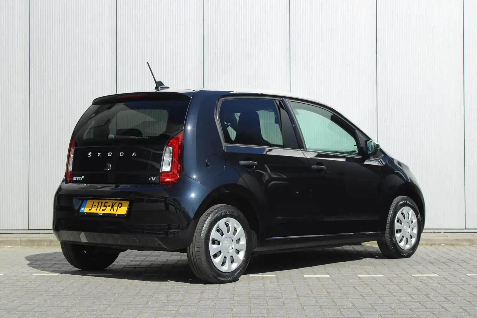 Skoda Citigo e-iV 83pk EV Ambition | Airco Automatisch | 2 Laad Noir - 2