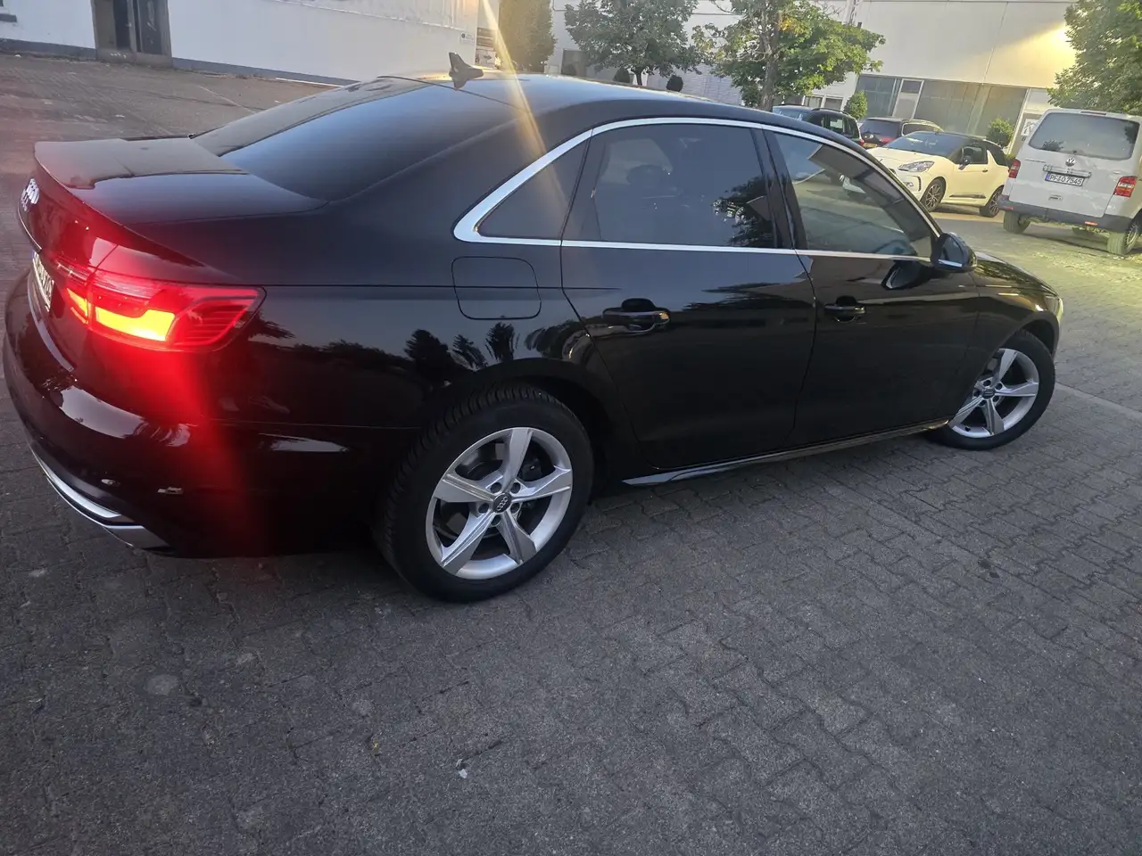 2020 Audi A4 35 TFSI S tronic, photograph 2