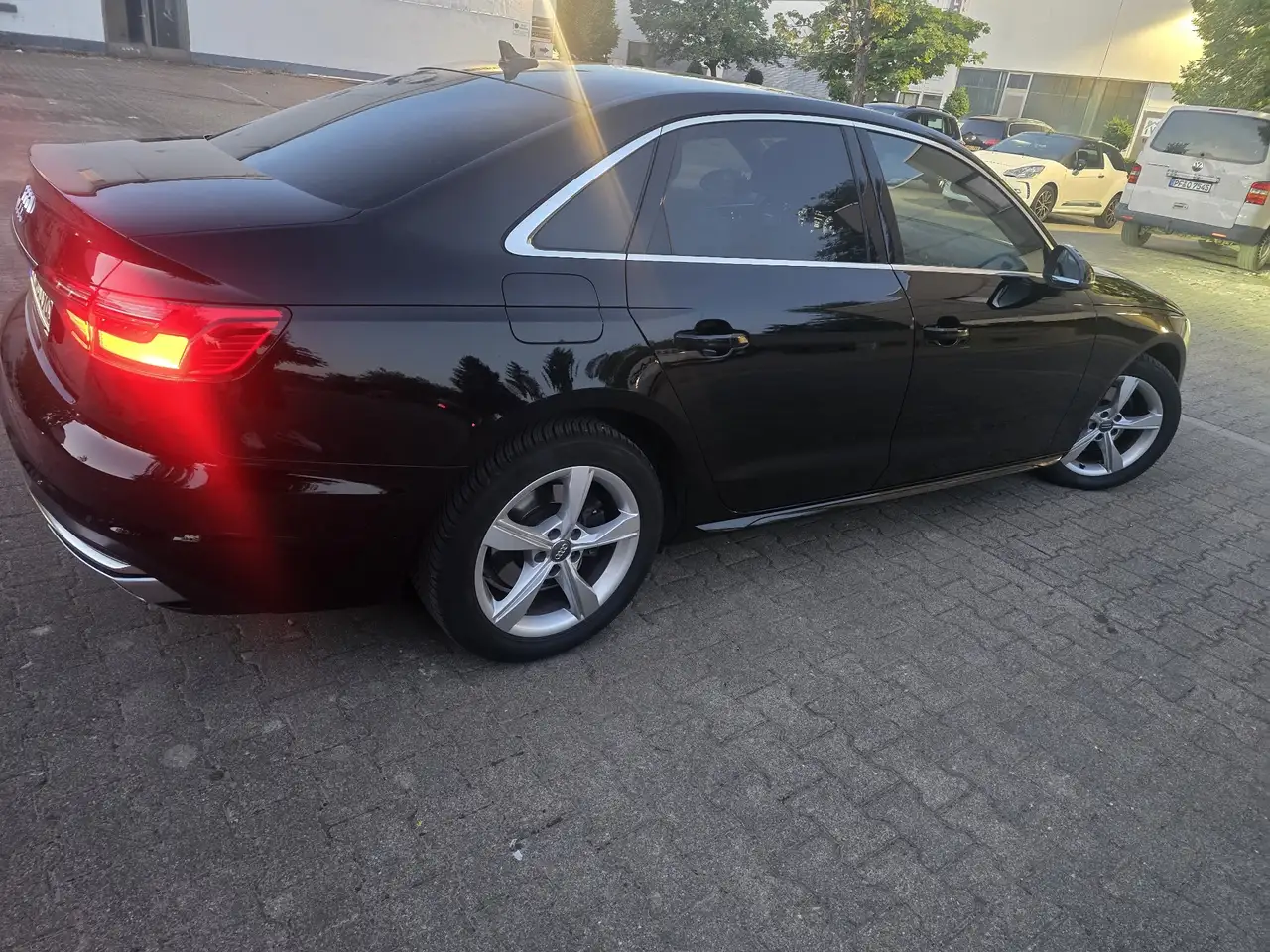 2020 Audi A4 35 TFSI S tronic, photograph 3