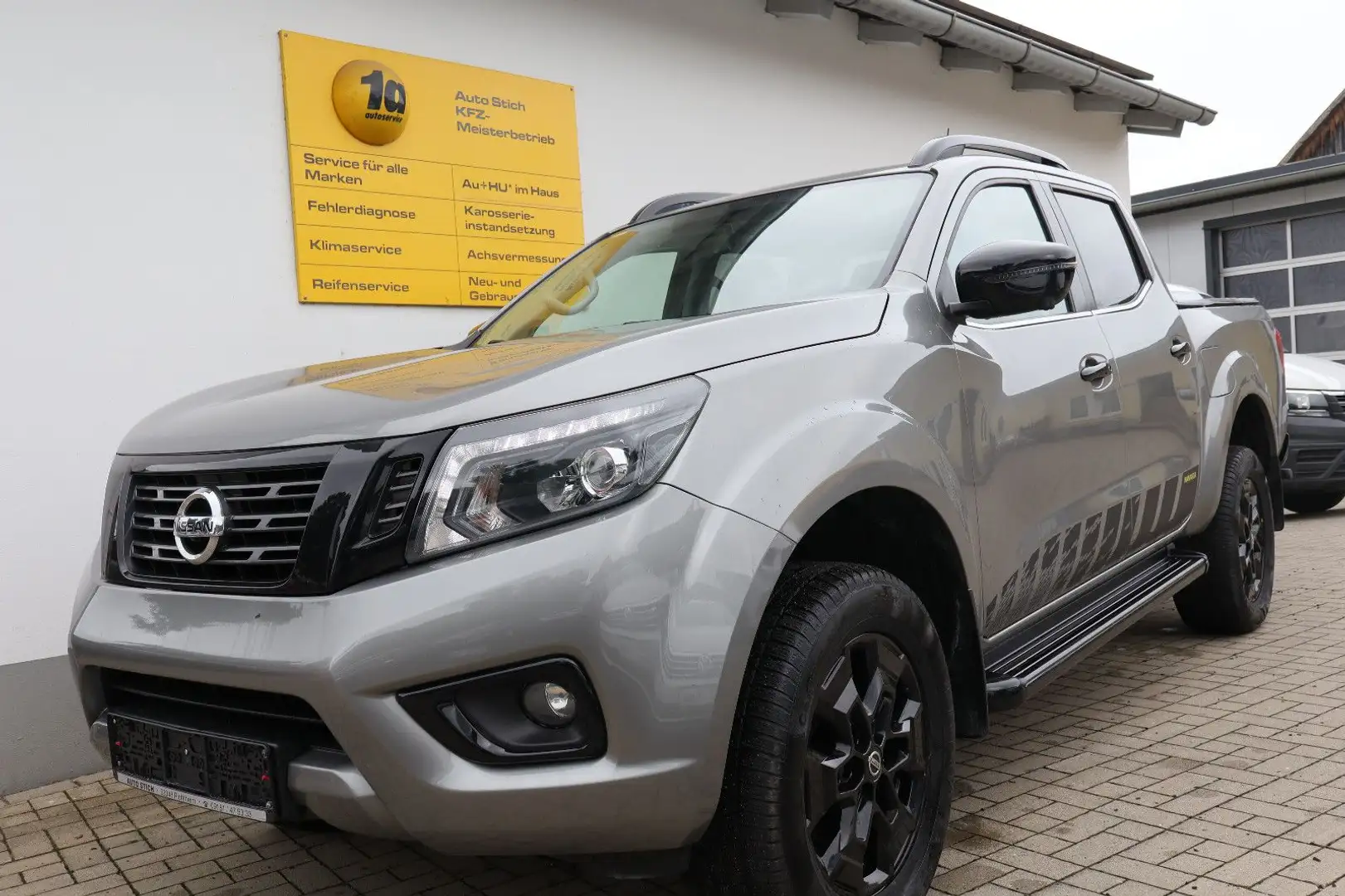 Nissan Navara NP300 N-Guard Double Cab 4x4 360°/AHK.... Gris - 2