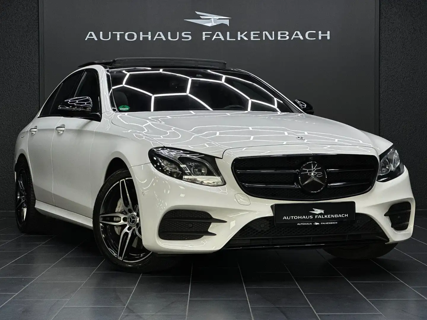 Mercedes-Benz E 400 D*LIMO*4M*AMG*PANO*MEMORY*360°*BURMES*STHZ* bijela - 1