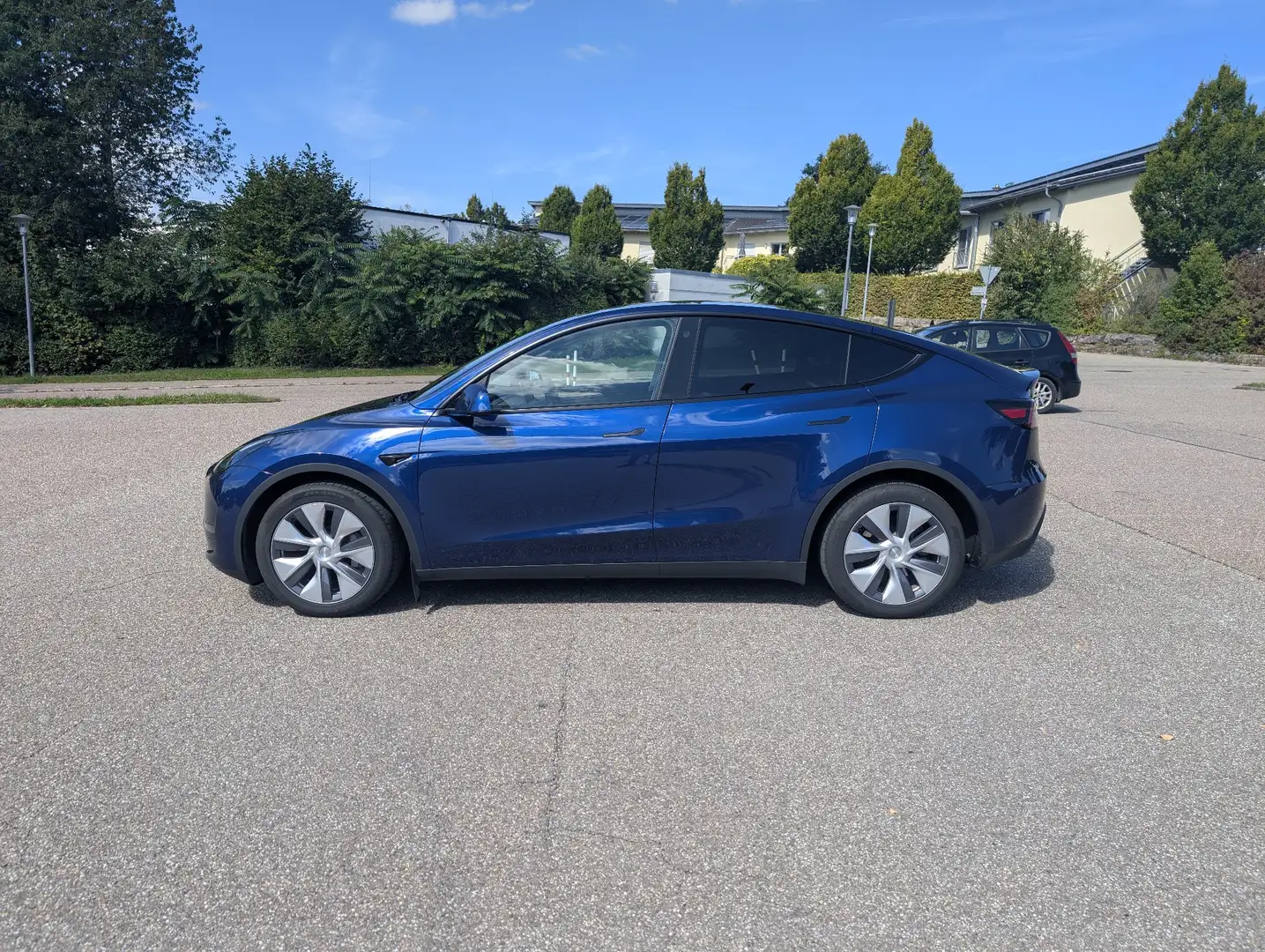 Tesla Model Y Long Range Dual AWD - 1
