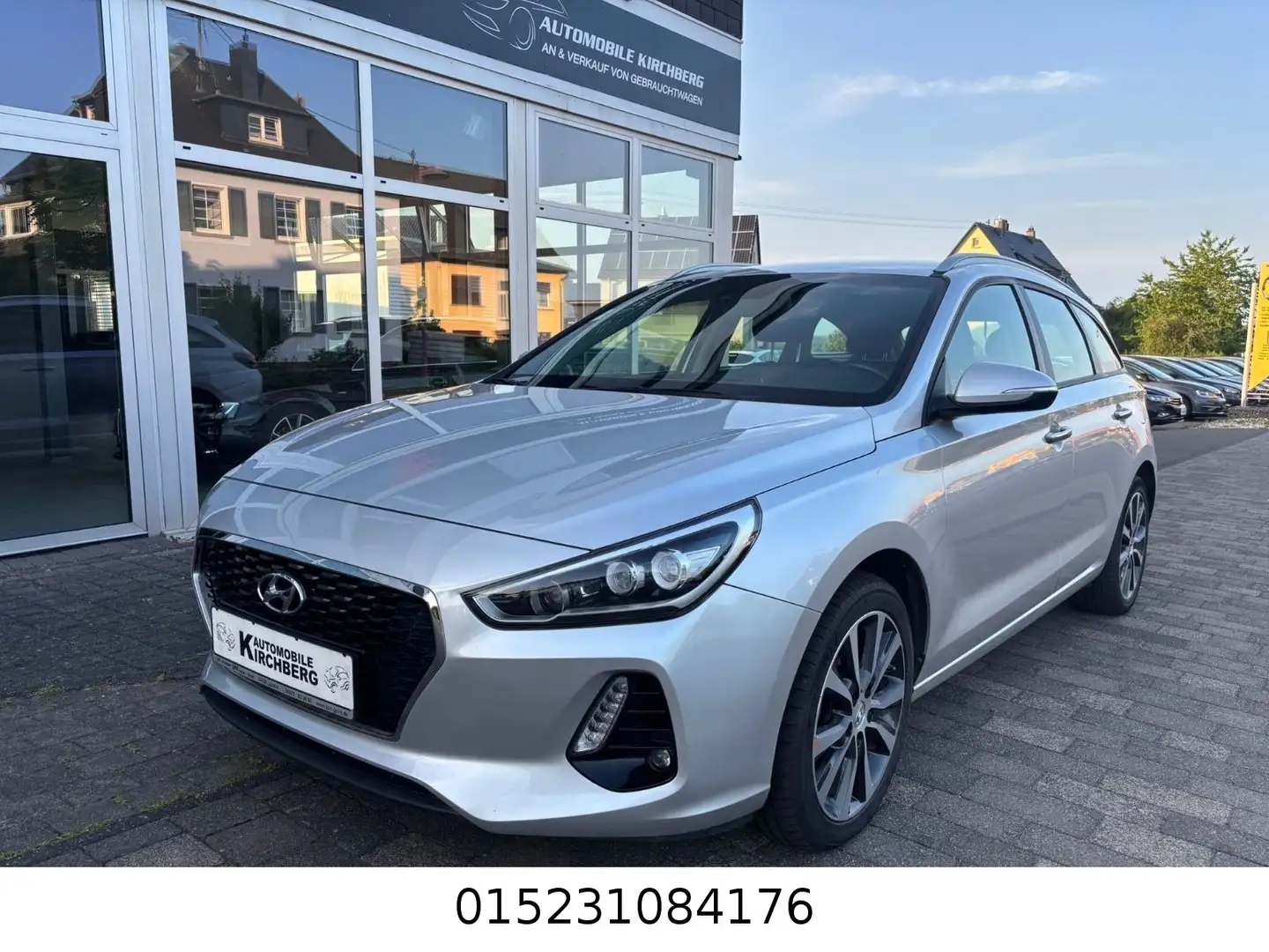 Hyundai i30 cw Trend+Rückfahrkam+Tempom.+Navi+LED+1 Hand Argento - 1