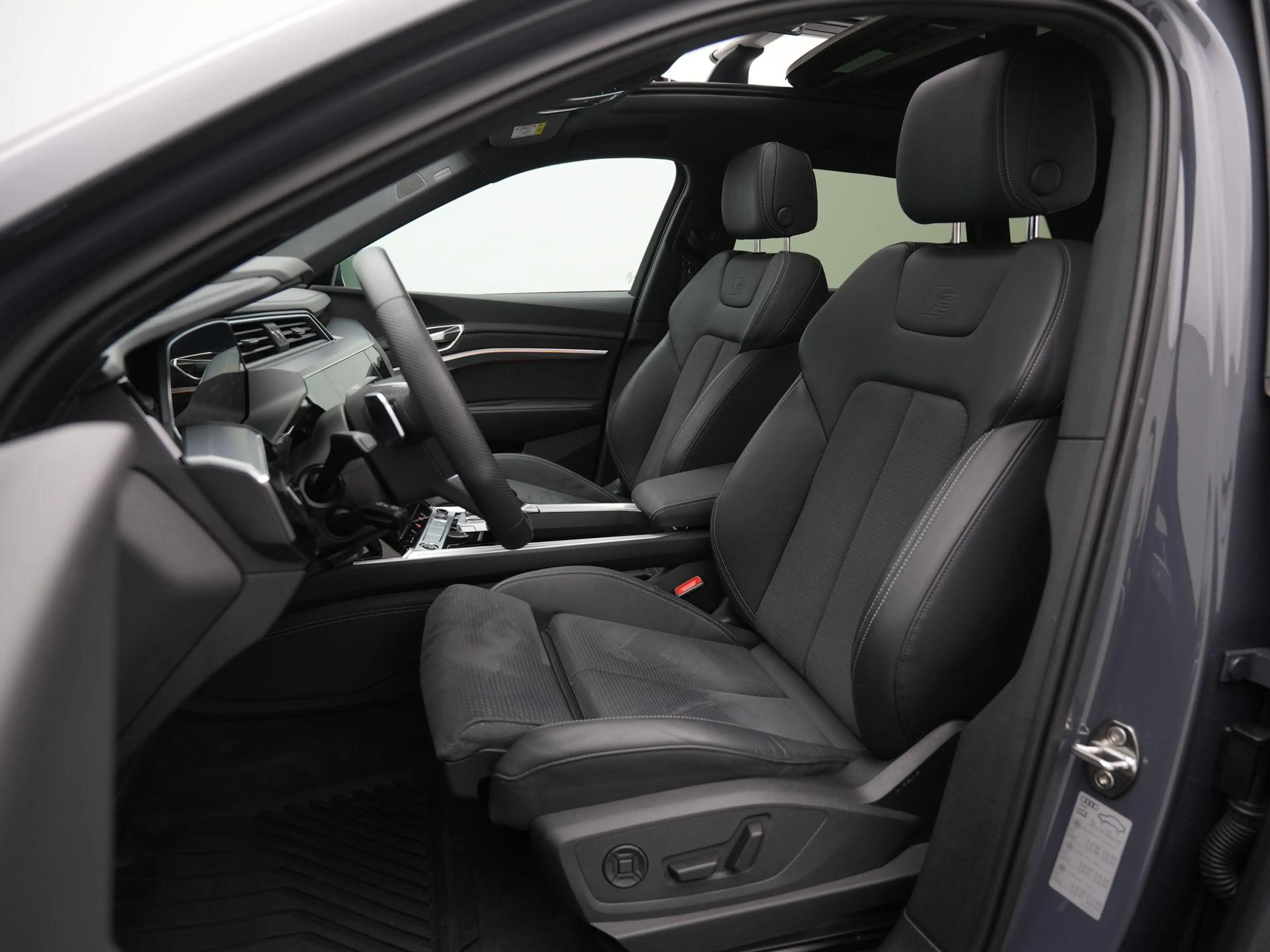 Audi Q8 e-tron 55 quattro 408pk S Edition 115 kWh | | Trekhaak | — photo 8