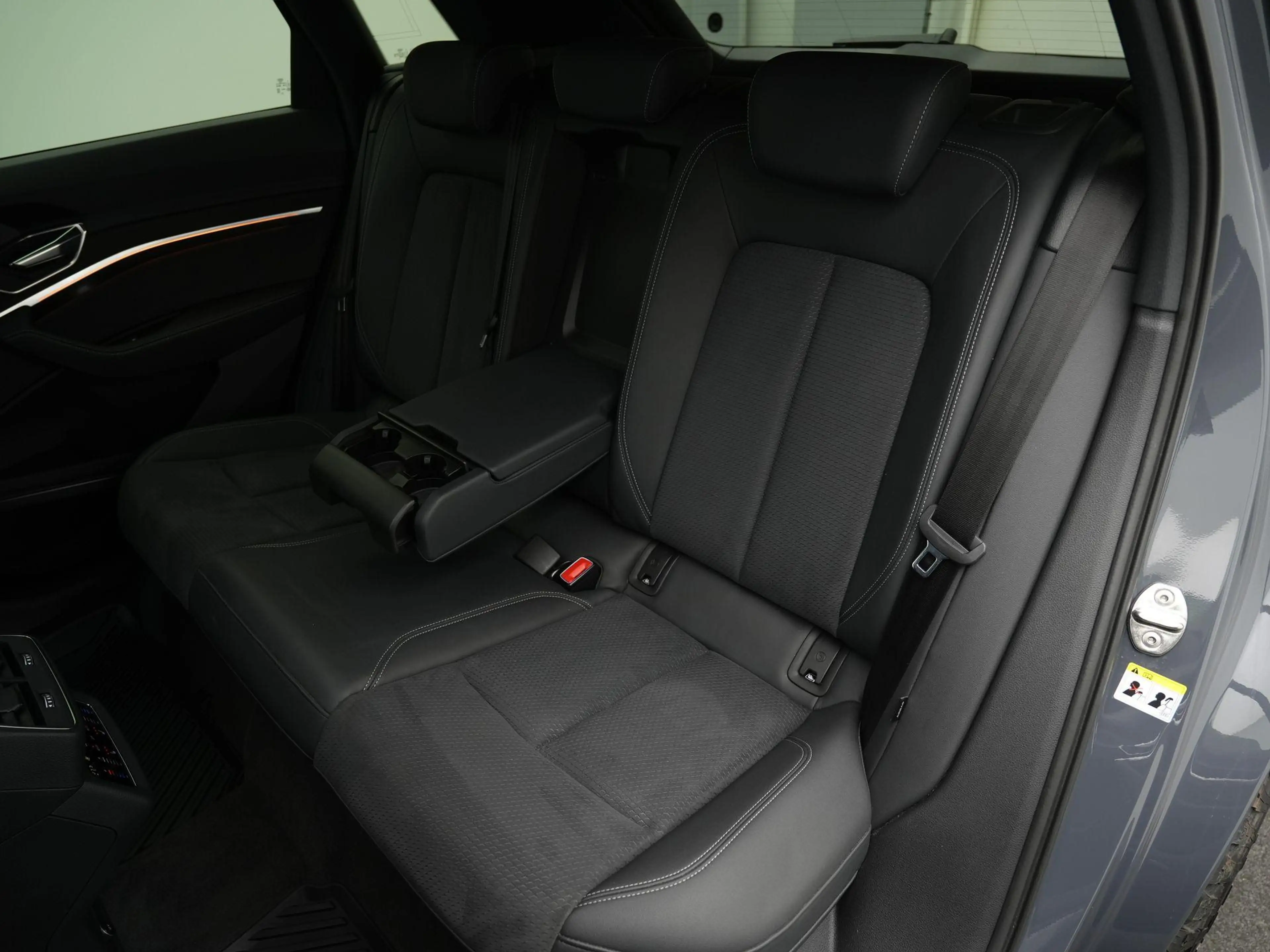Audi Q8 e-tron 55 quattro 408pk S Edition 115 kWh | | Trekhaak | — photo 9