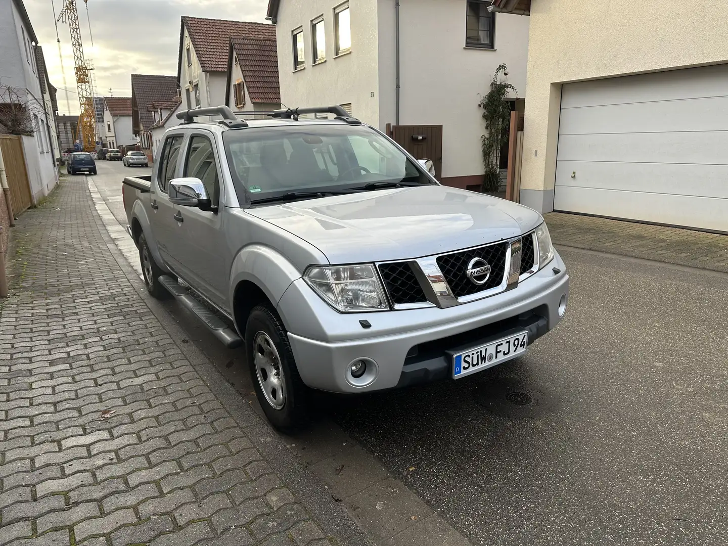 Nissan Navara Srebrny - 1