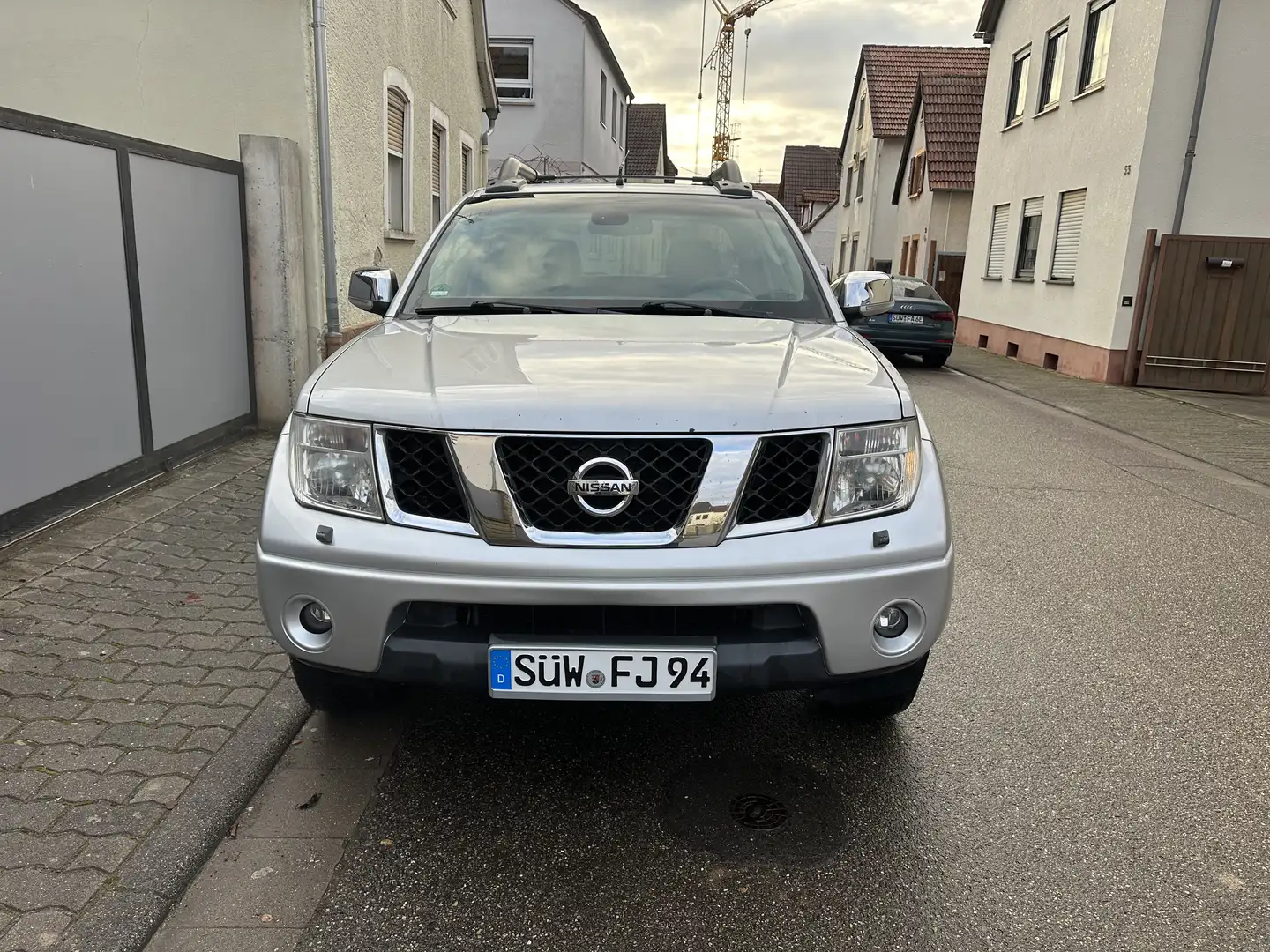 Nissan Navara Srebrny - 2