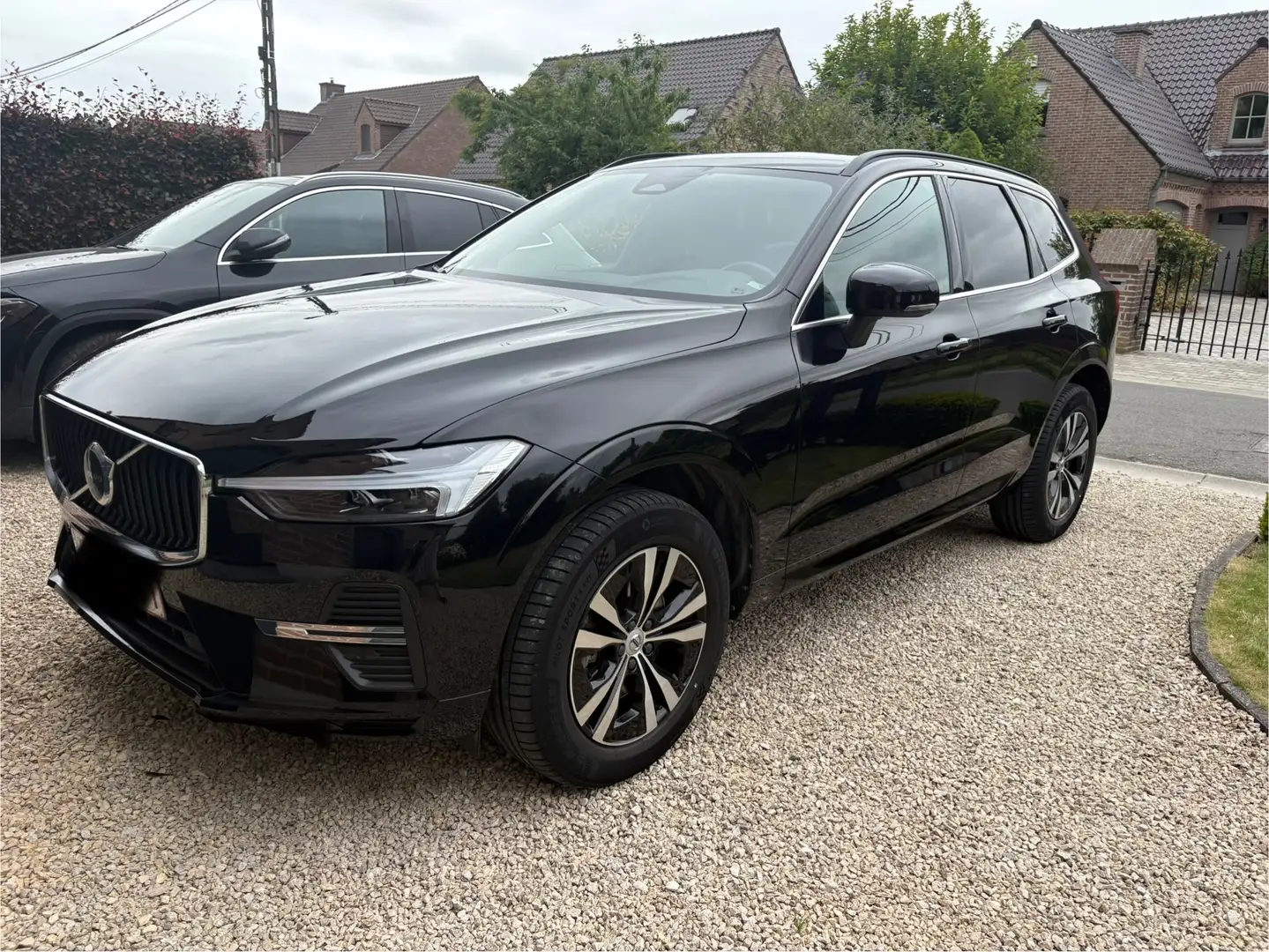 Volvo XC60 XC60 2.0 B4 MHEV Momentum Pro Geartronic Zwart - 1