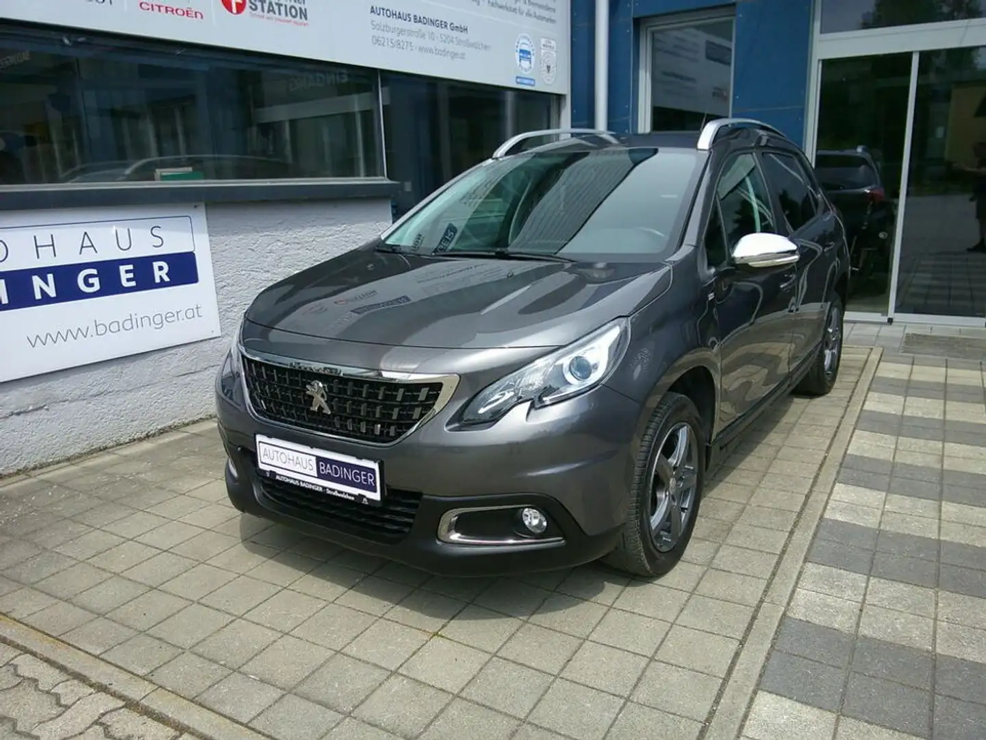 Peugeot 2008 Style BHDI90 Grau - 2