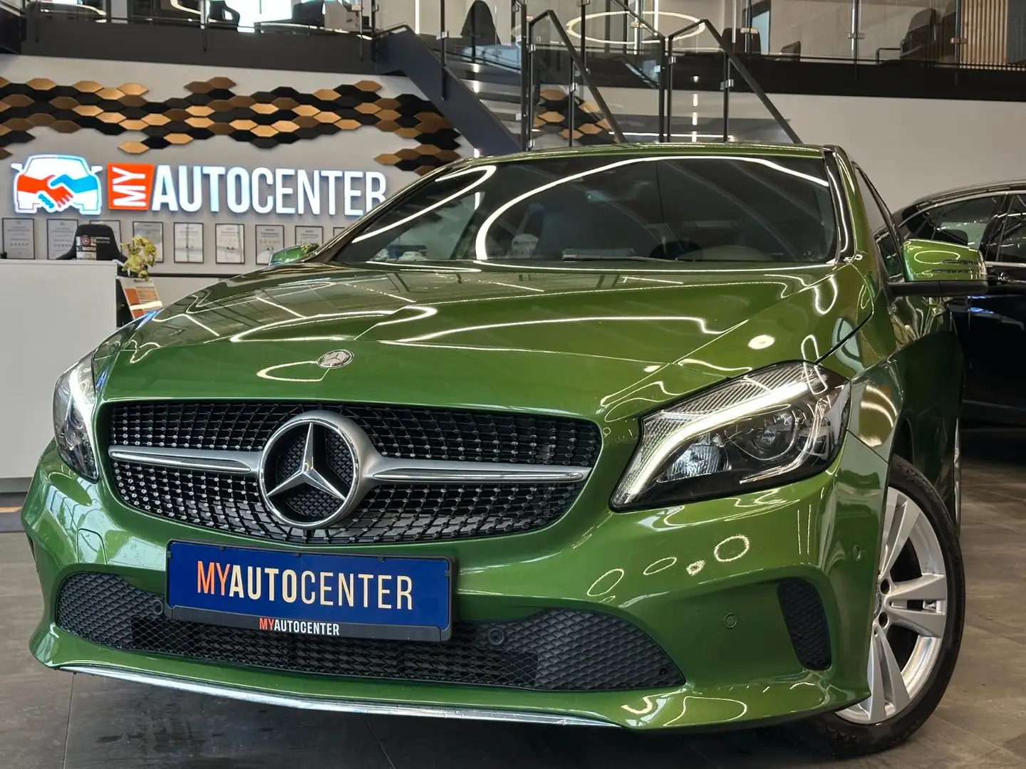 Mercedes-Benz A 180 A / d BlueEfficiency*2. Hand*LED Grün - 1