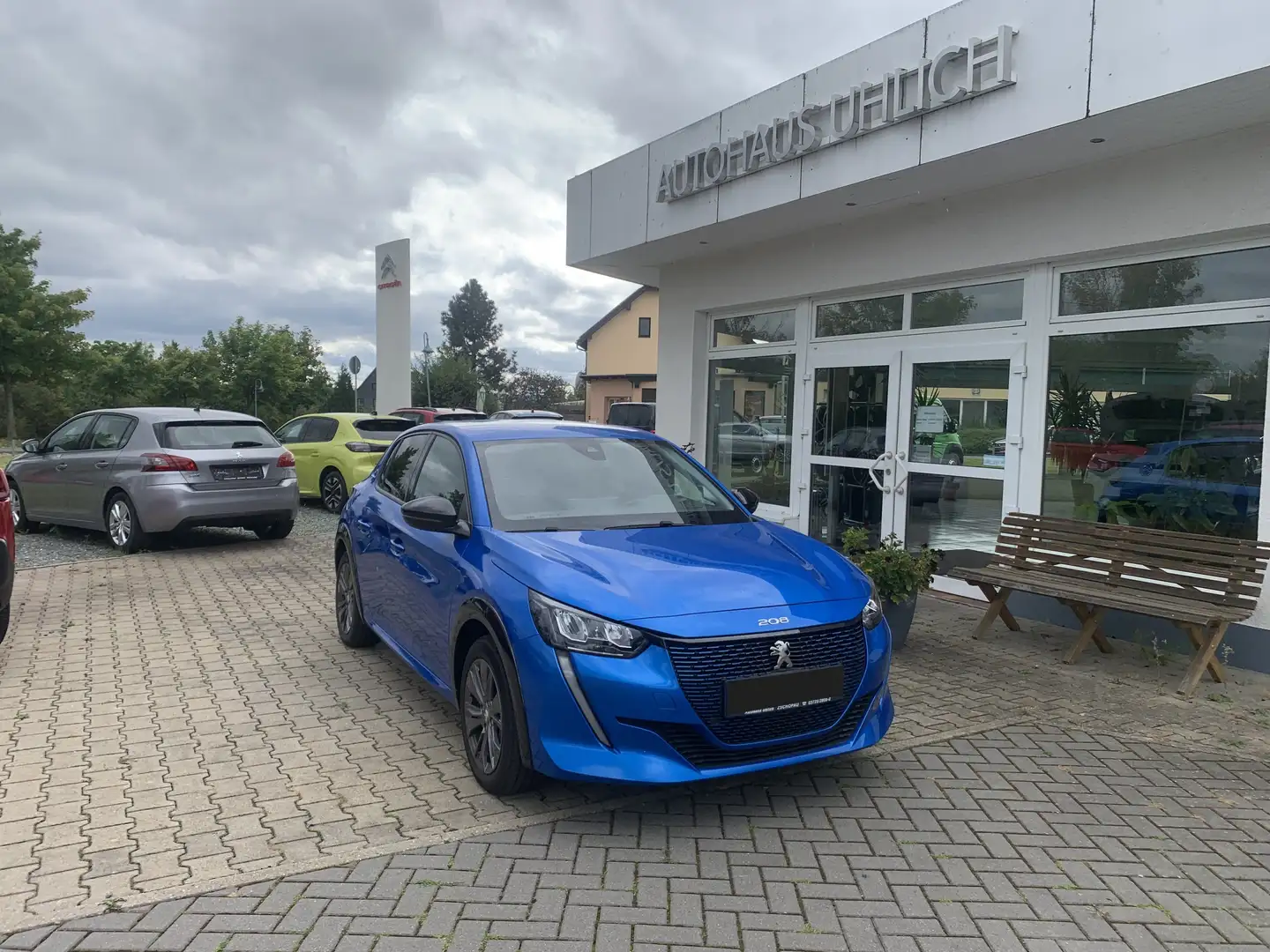 Peugeot 208 Allure Elektro 136 Blau - 1