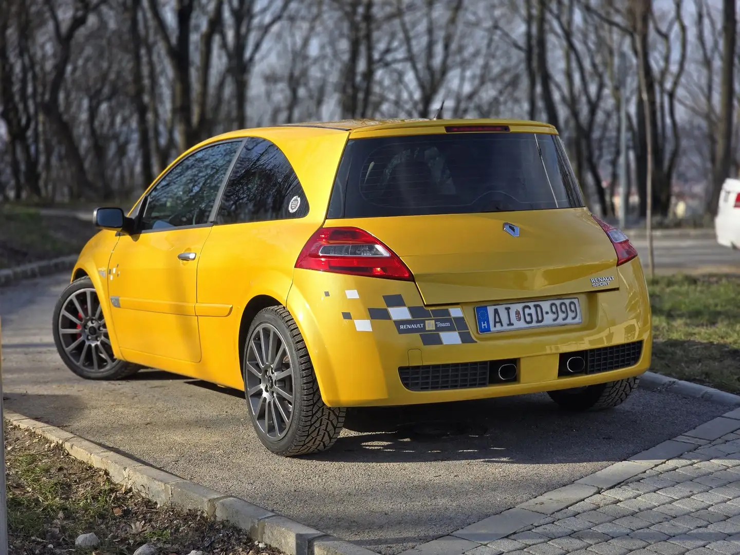 Renault Megane Sport F1-Team R26 - 2