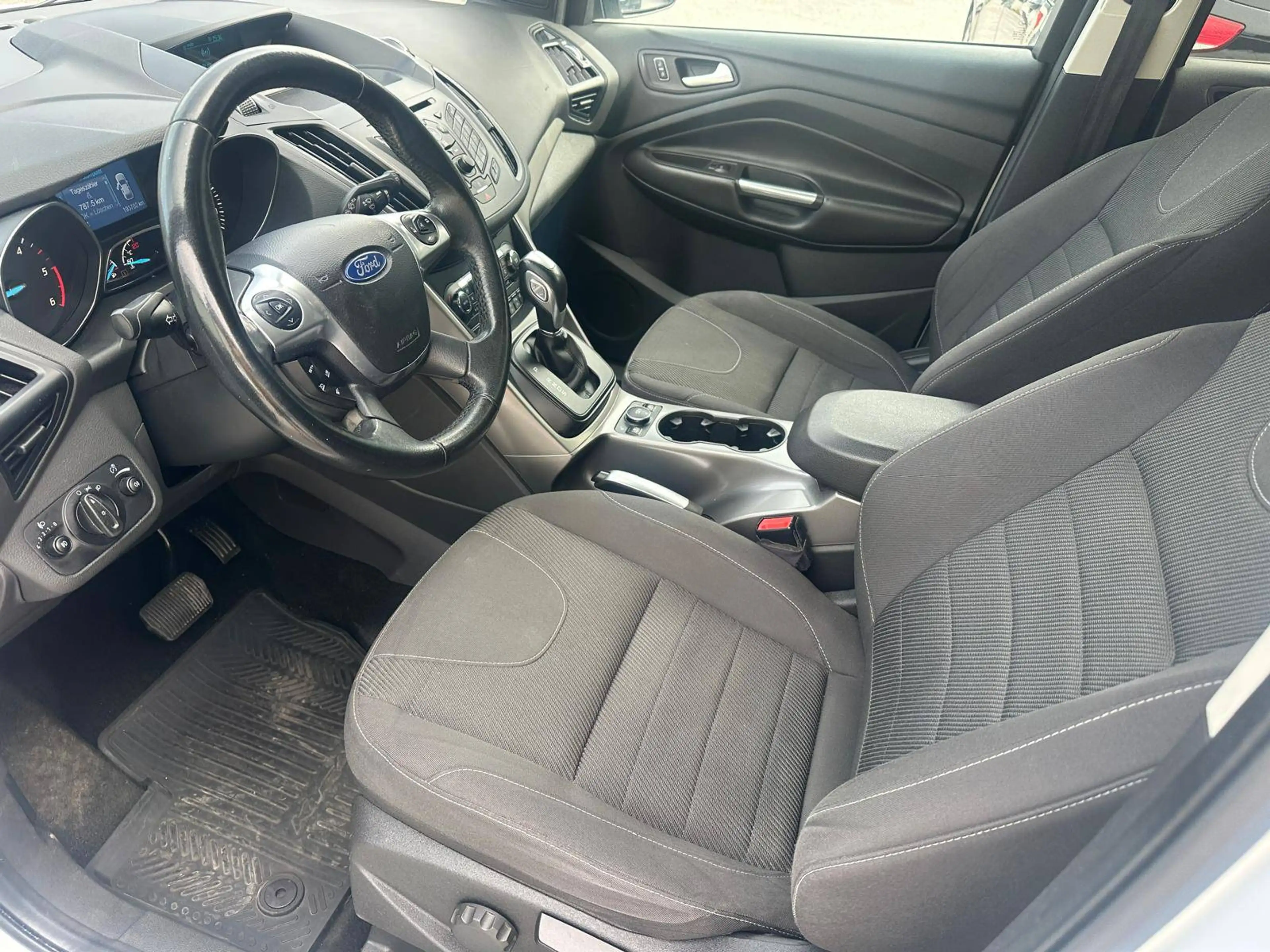 Ford Kuga 2,0 Diesel4x4 TDCI DPF Aut. — photo 11